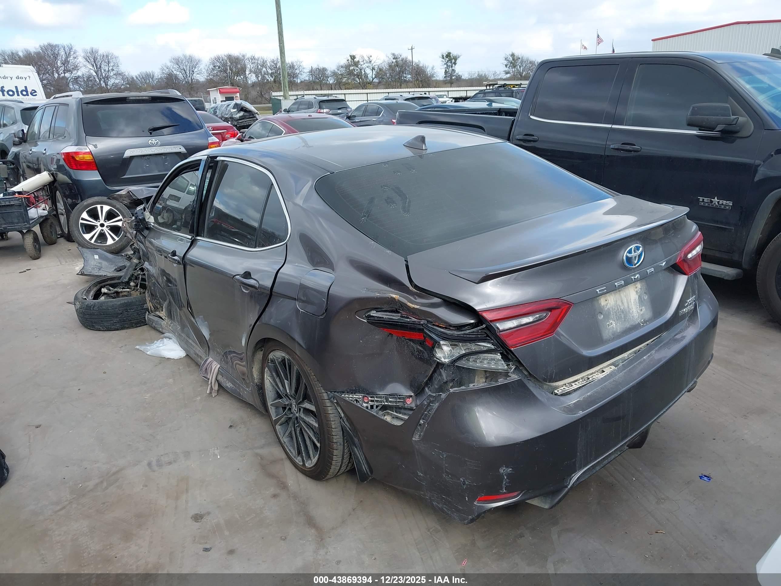 TOYOTA CAMRY image 3