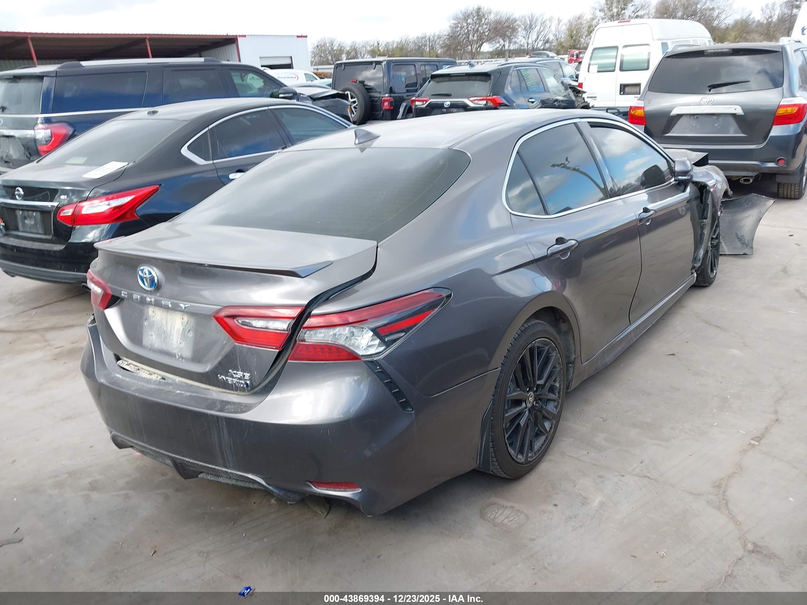 TOYOTA CAMRY image 4