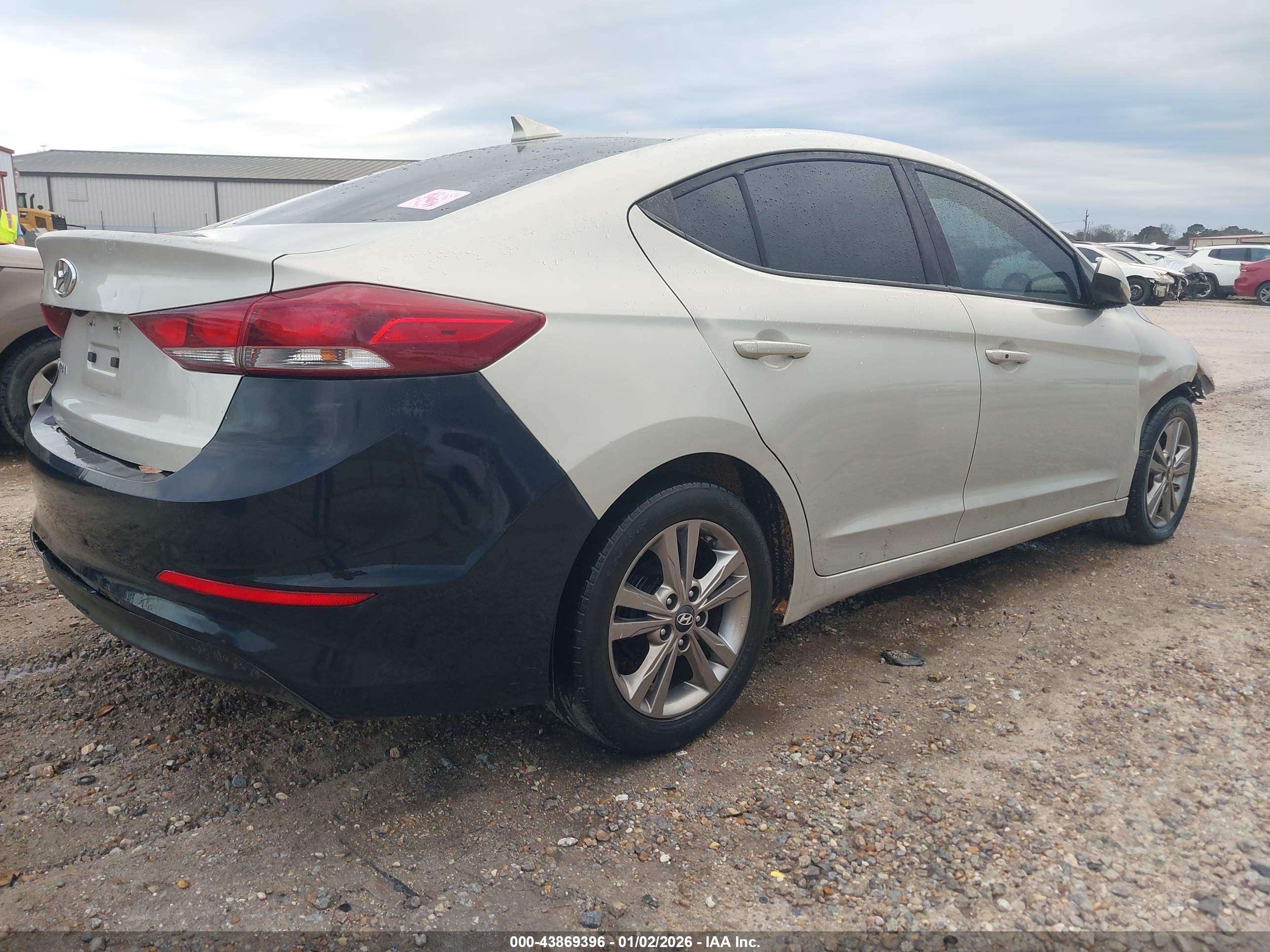 HYUNDAI ELANTRA image 4