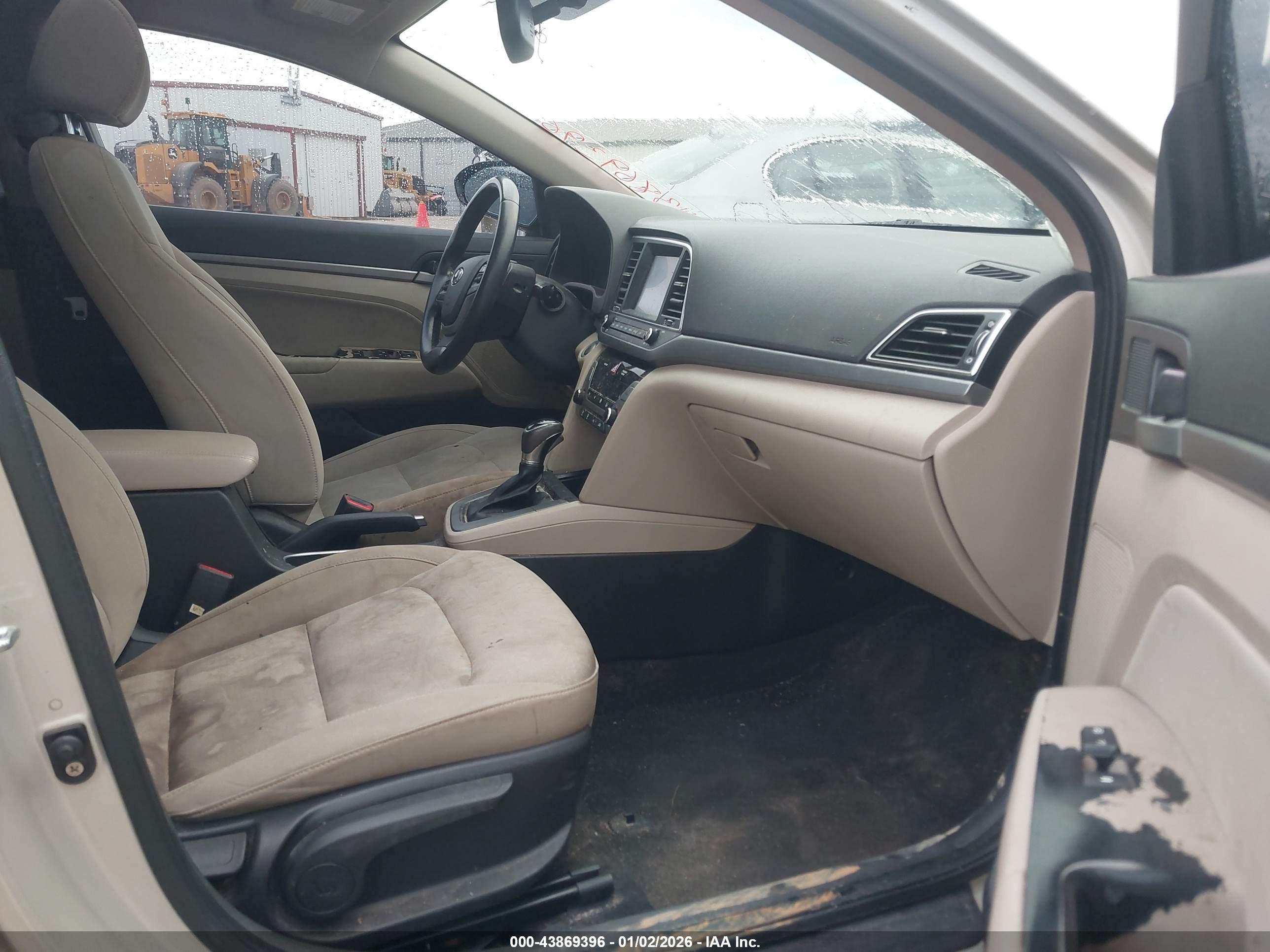 HYUNDAI ELANTRA image 5