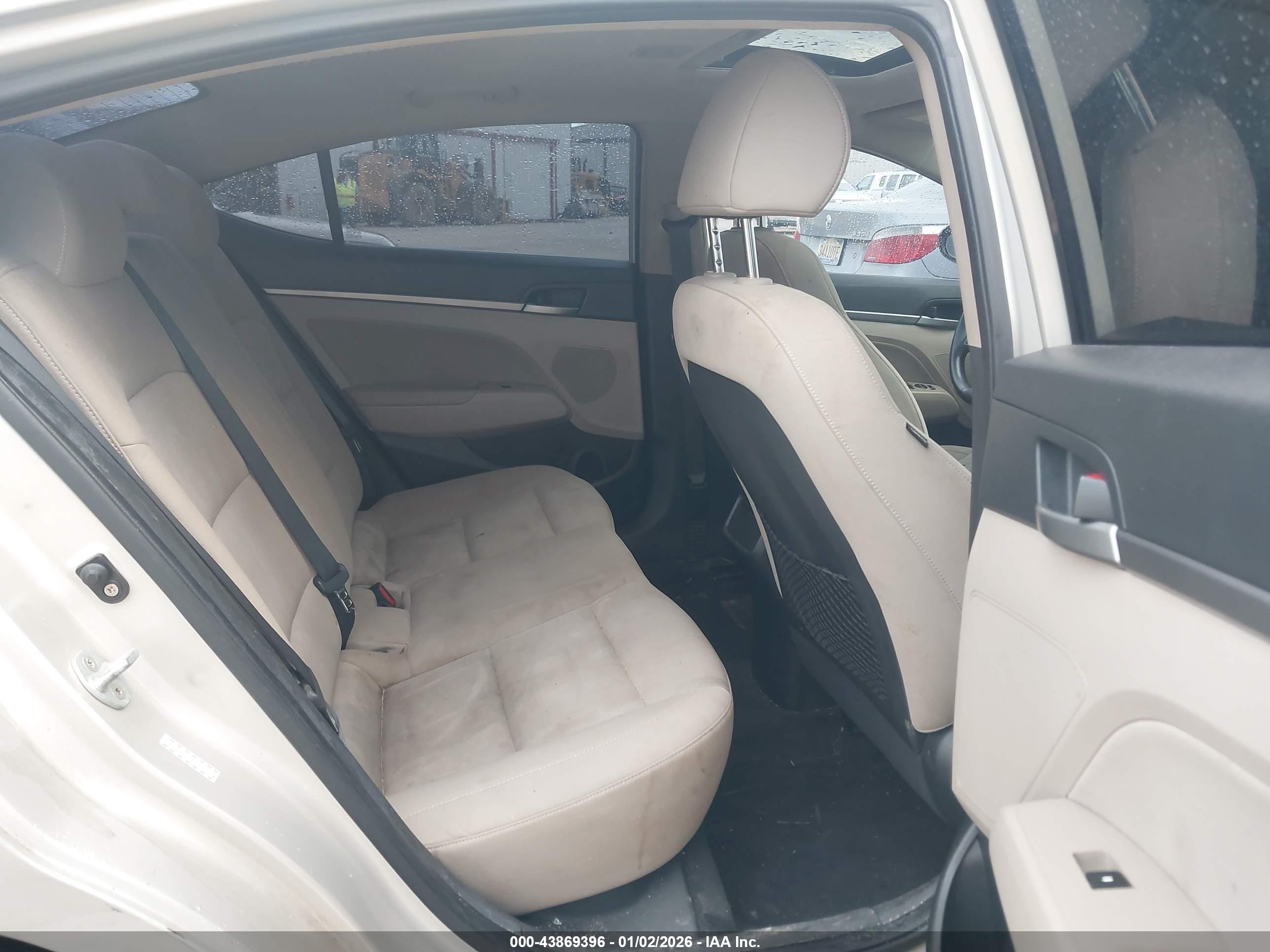 HYUNDAI ELANTRA image 8