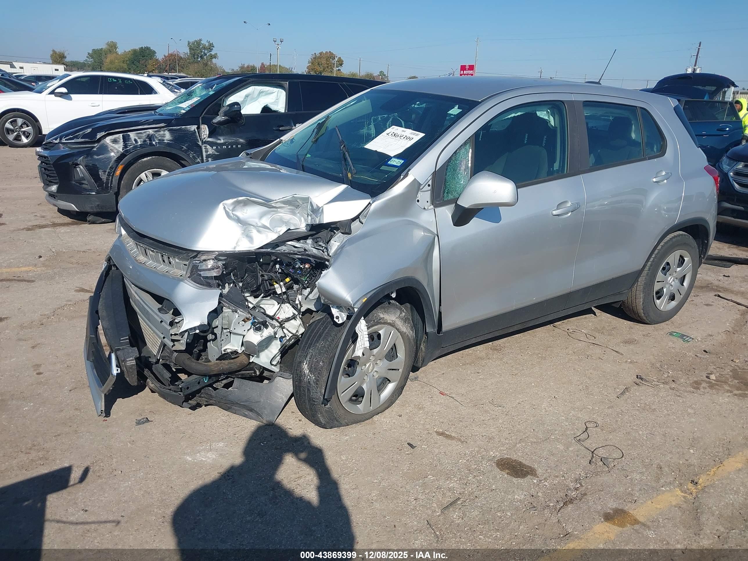 CHEVROLET TRAX image 2