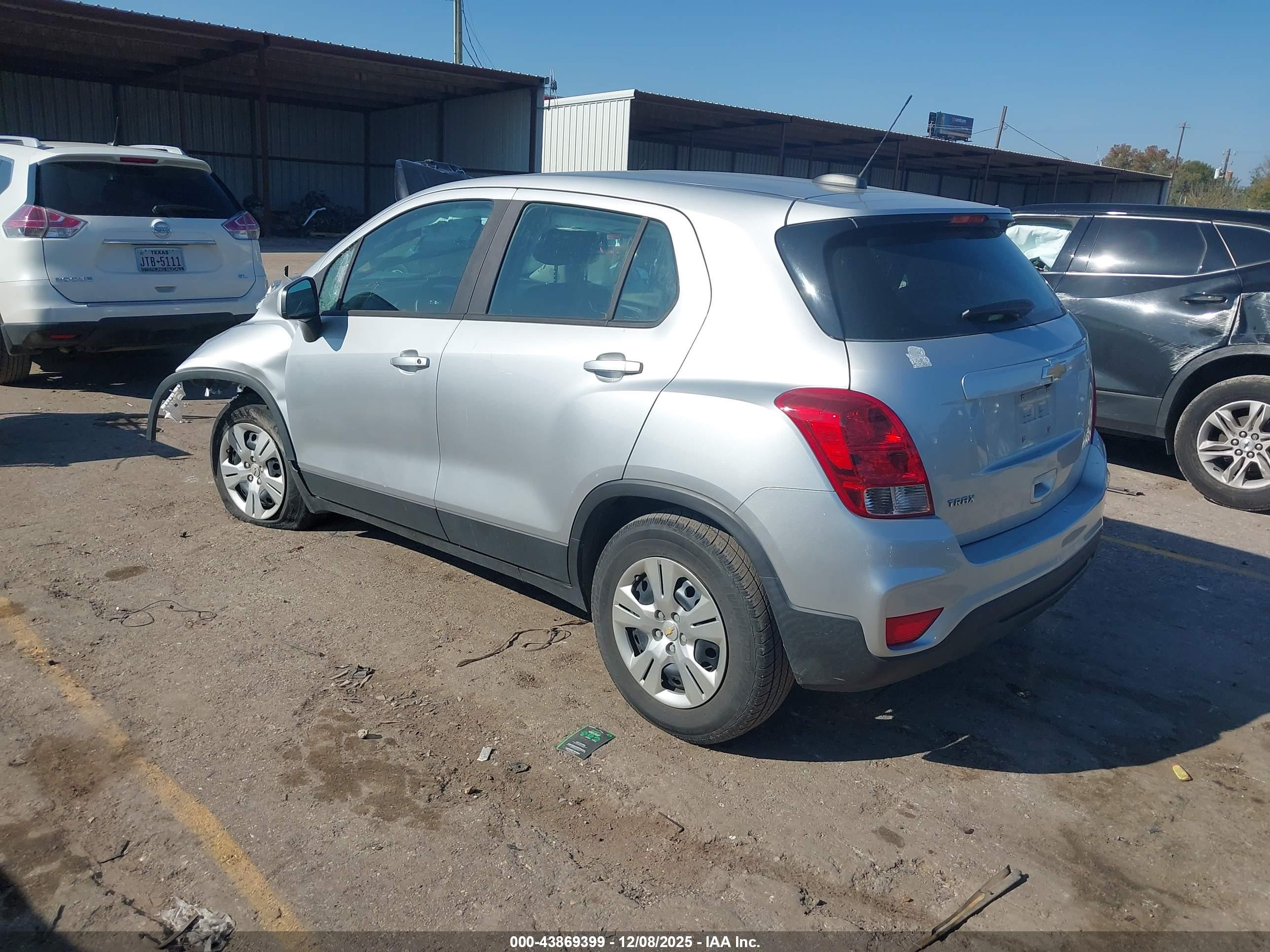 CHEVROLET TRAX image 3