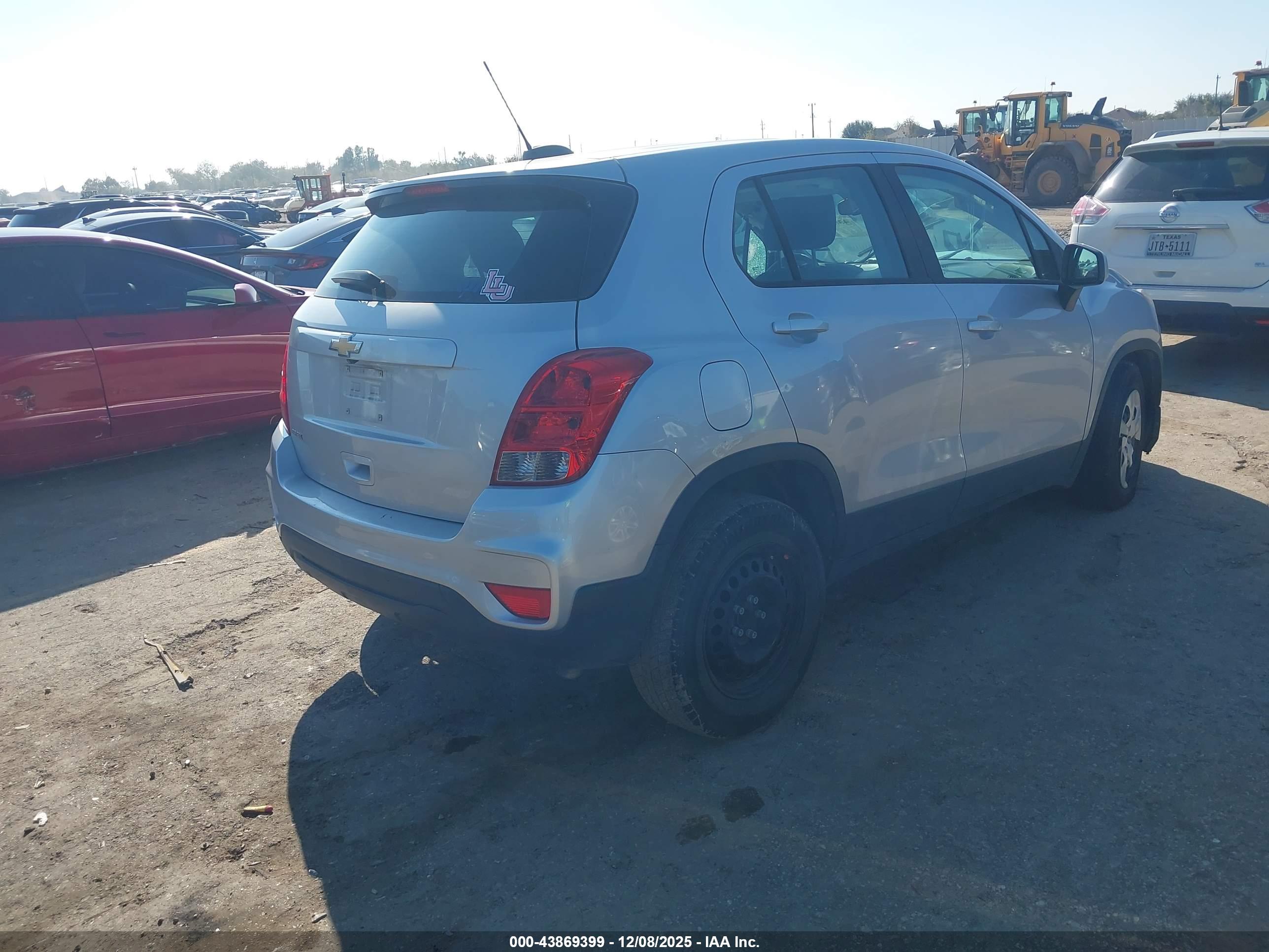 CHEVROLET TRAX image 4