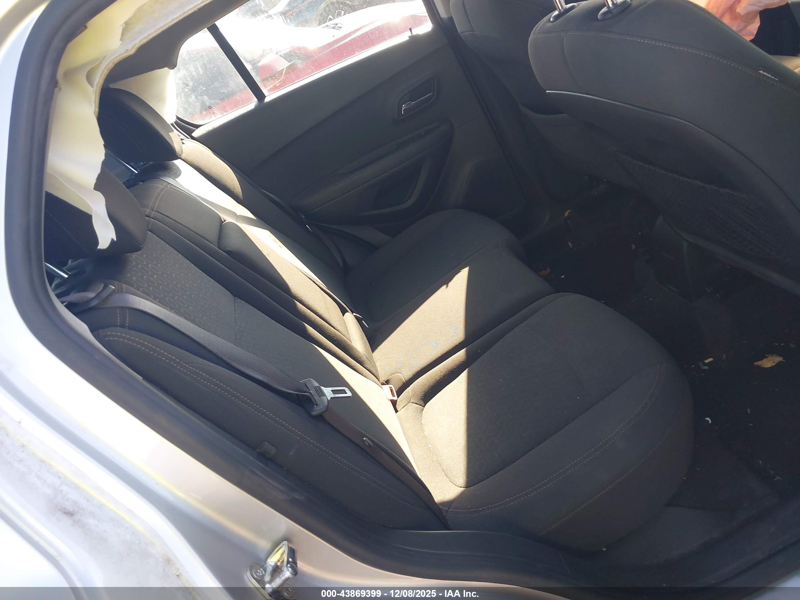 CHEVROLET TRAX image 8