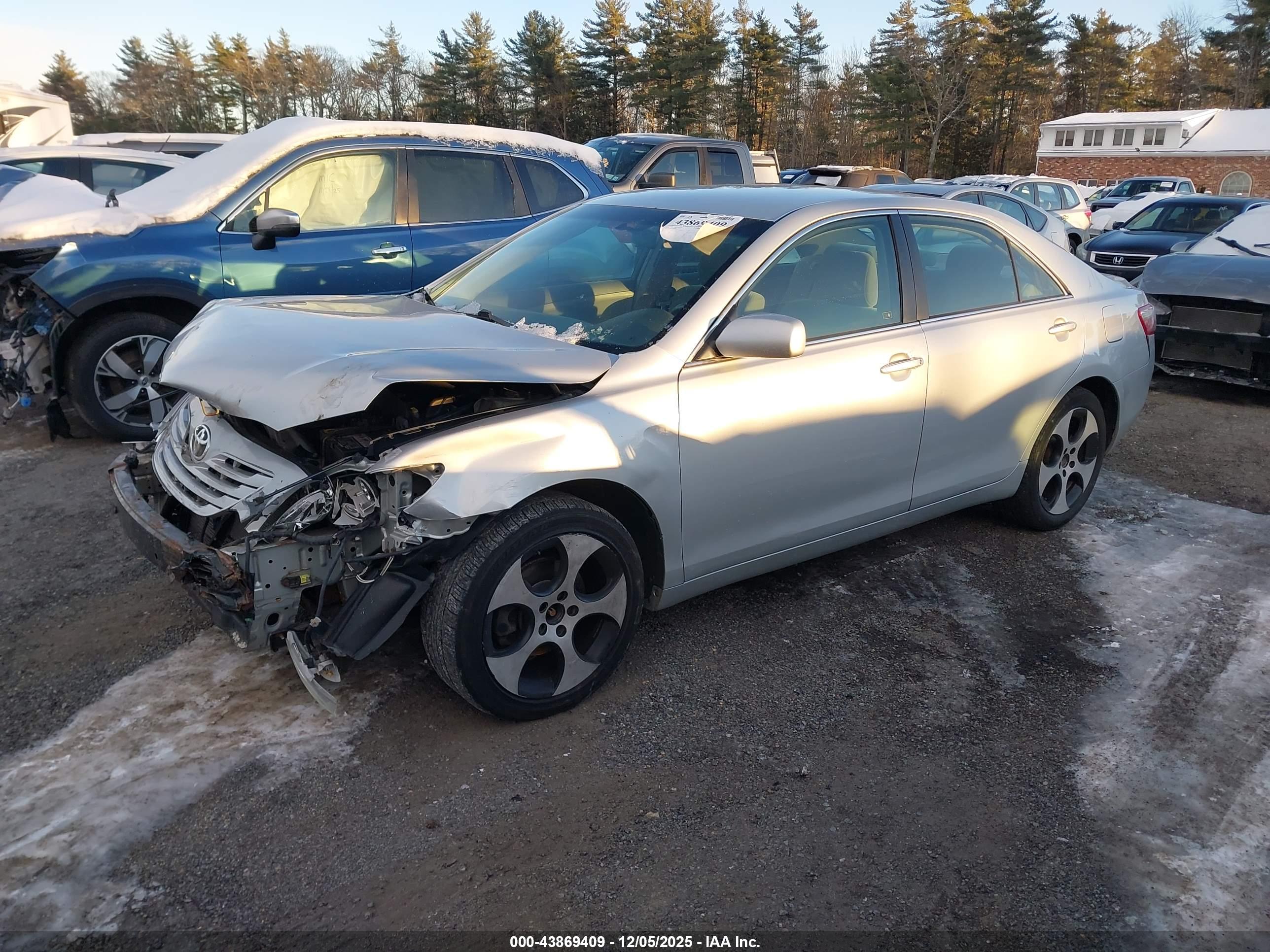 TOYOTA CAMRY image 2