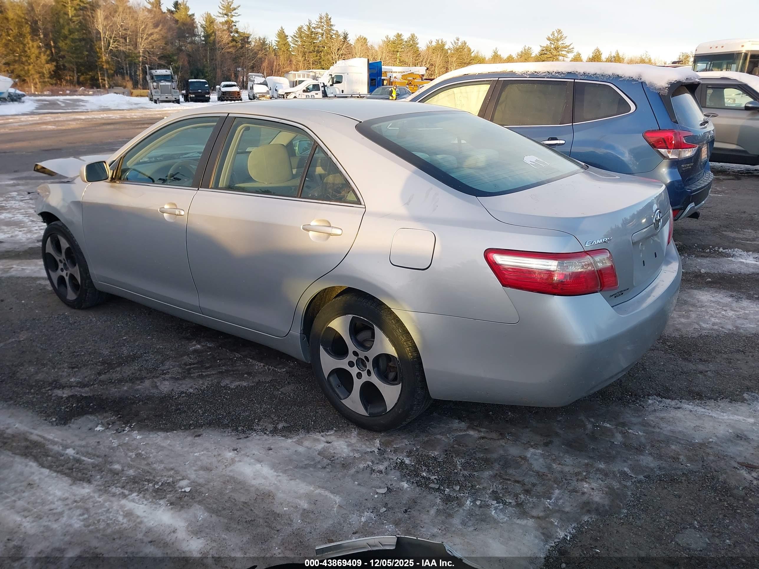 TOYOTA CAMRY image 3