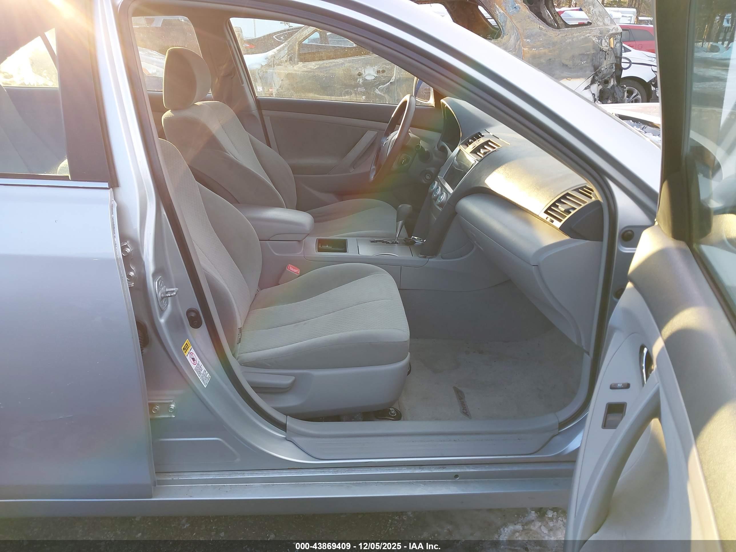 TOYOTA CAMRY image 5