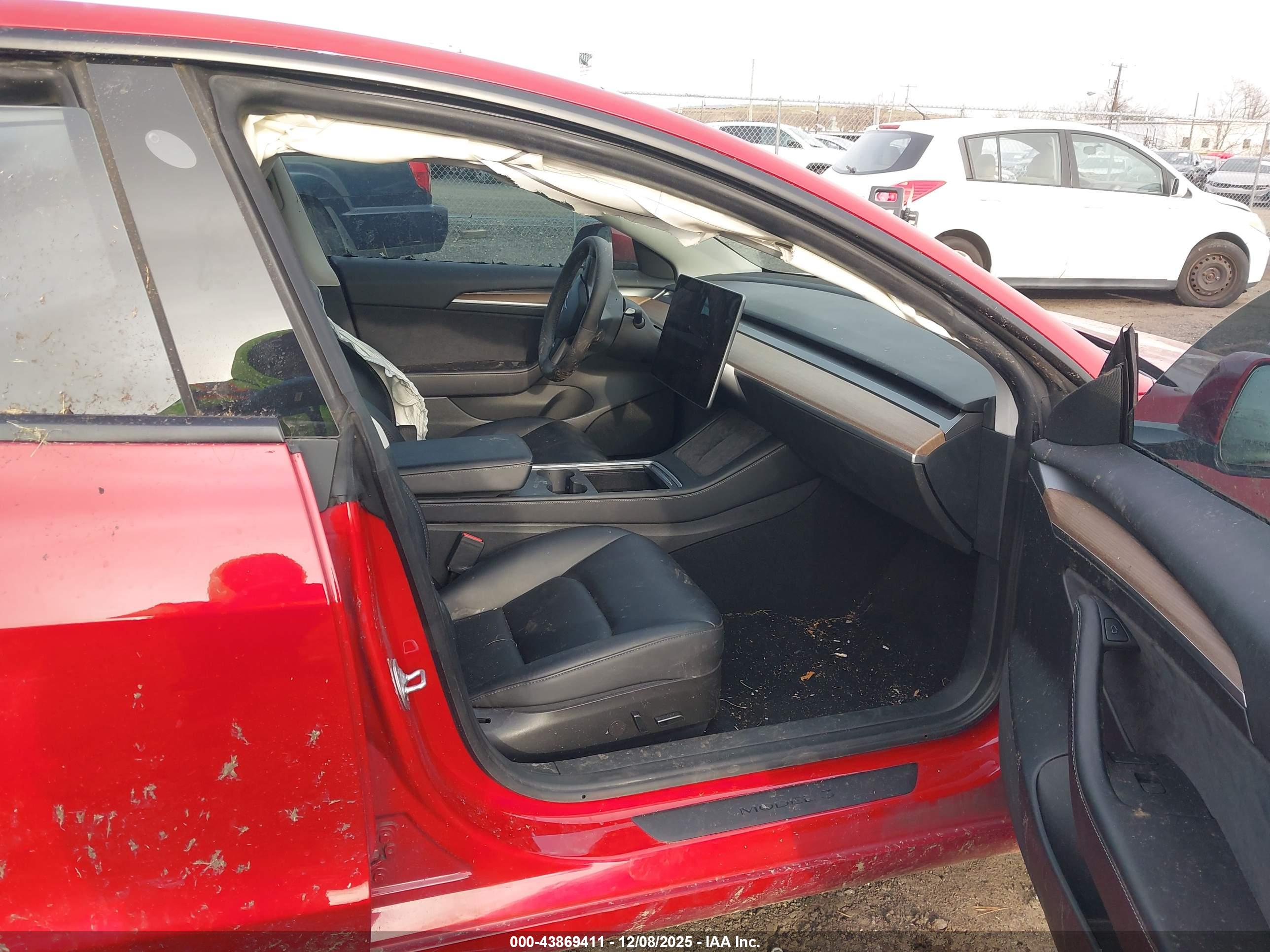 TESLA MODEL image 5