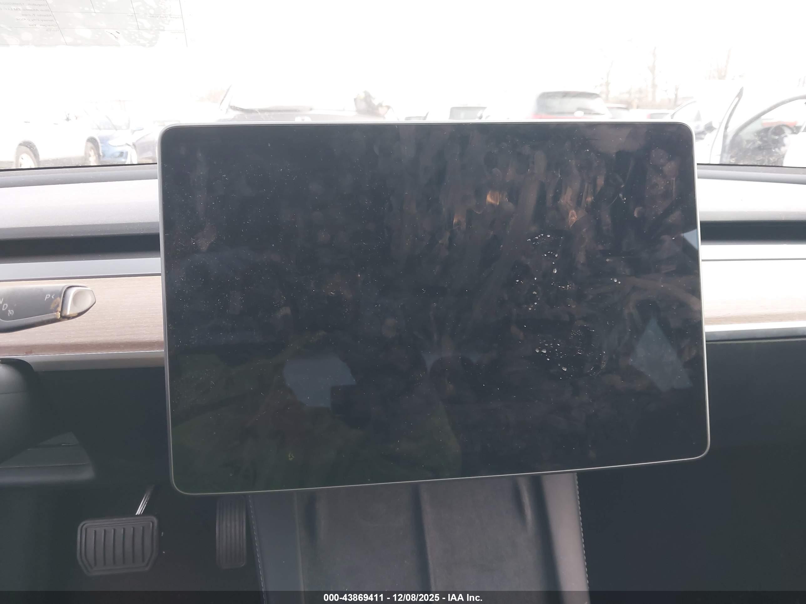 TESLA MODEL image 7