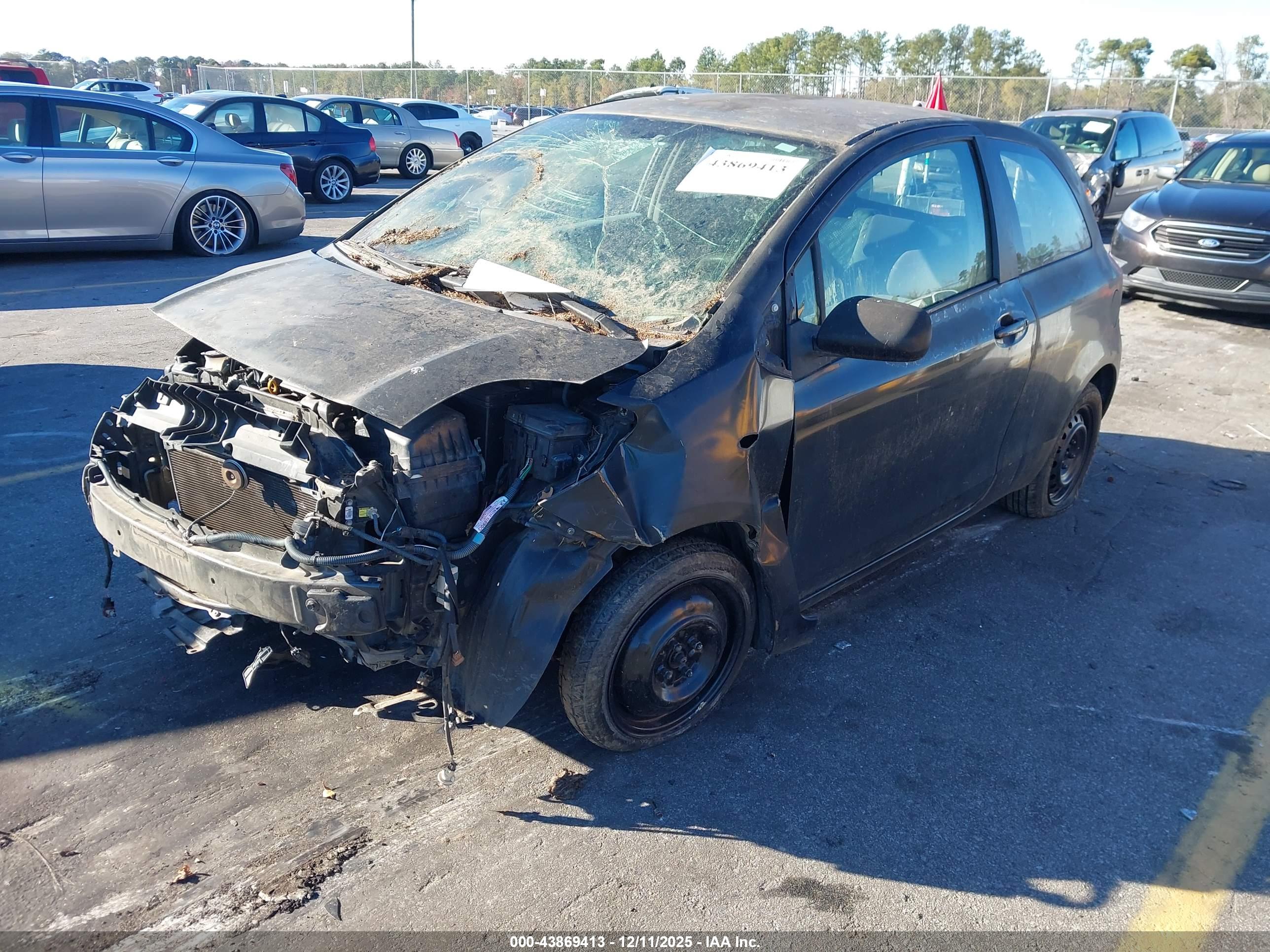 TOYOTA YARIS image 2