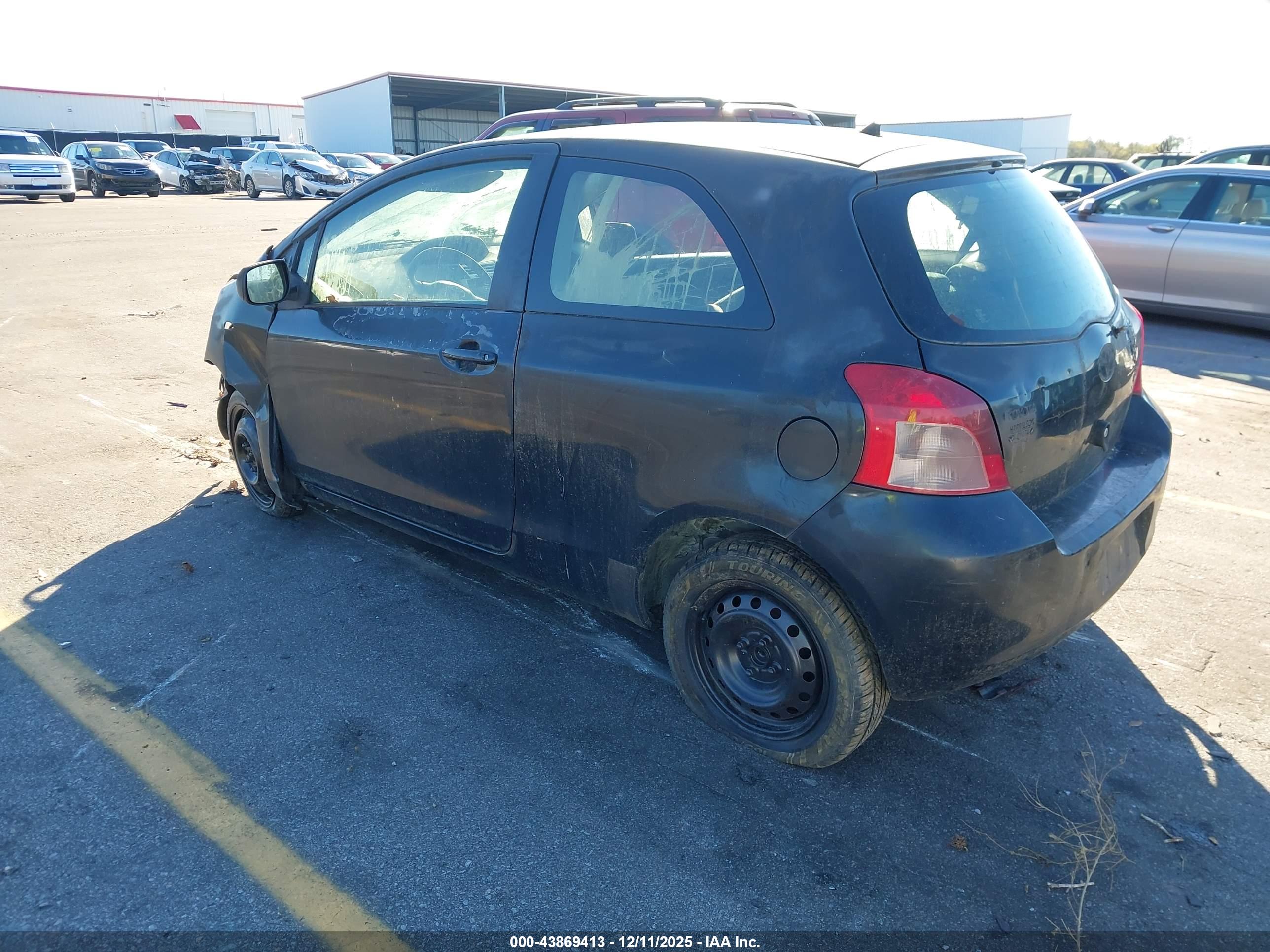 TOYOTA YARIS image 3