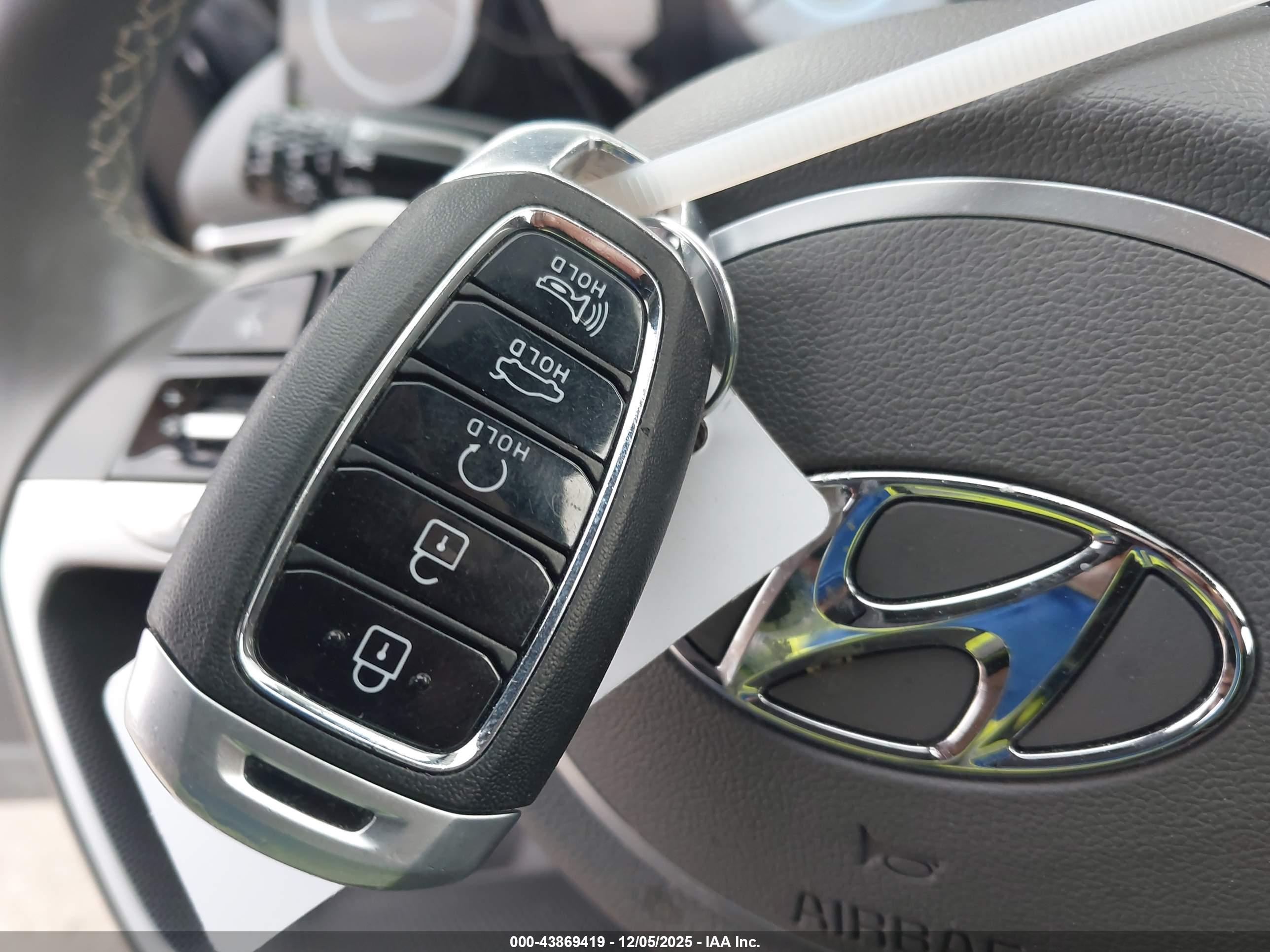 HYUNDAI ELANTRA image 11