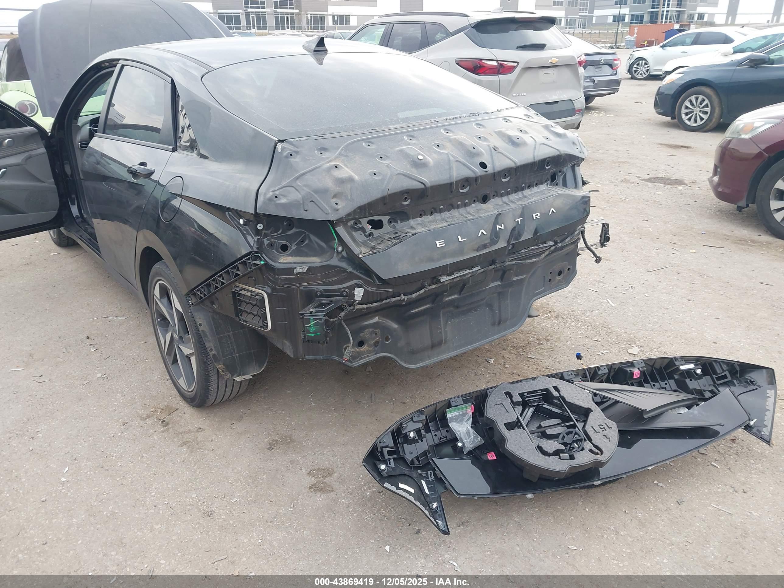 HYUNDAI ELANTRA image 6