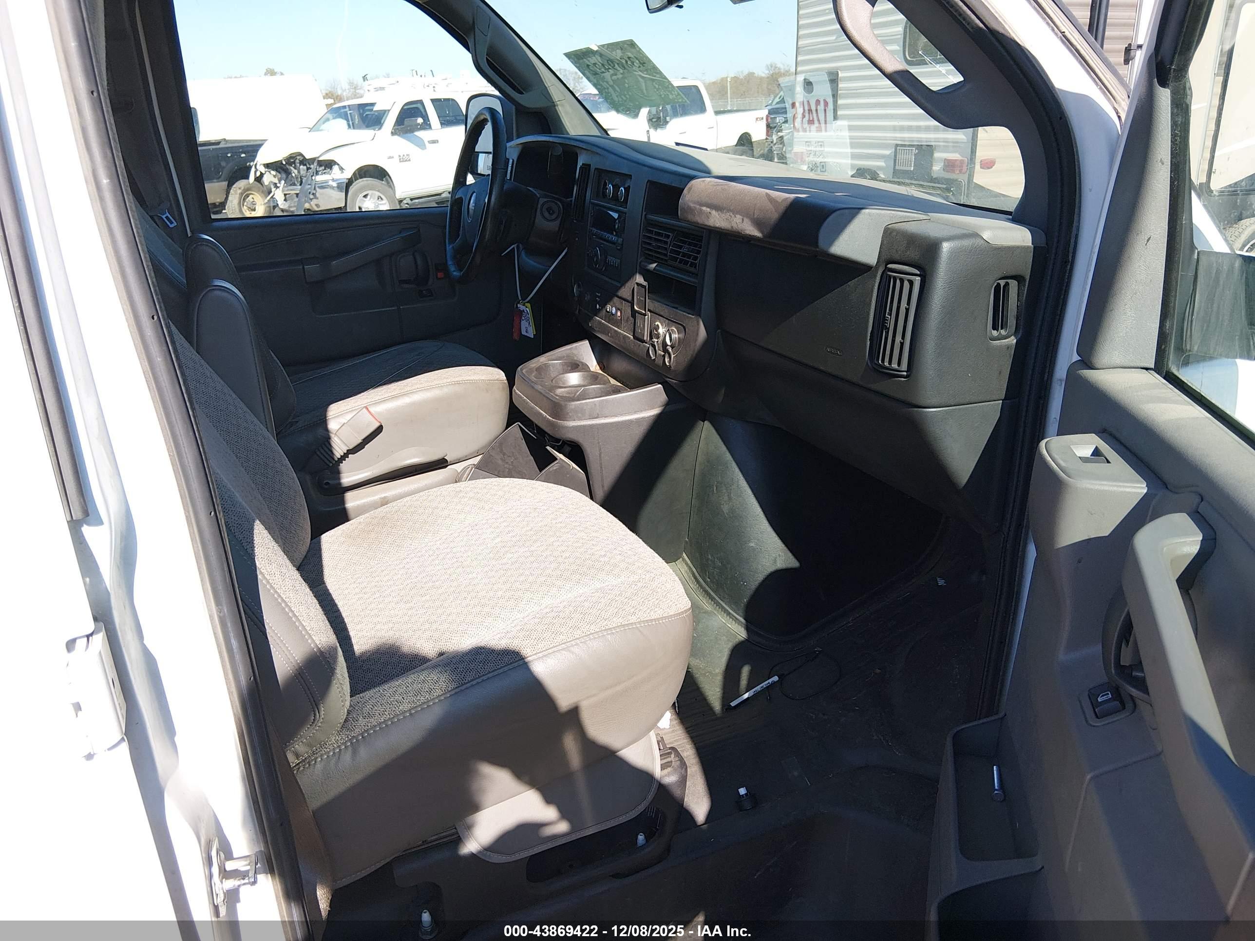 GMC SAVANA image 5