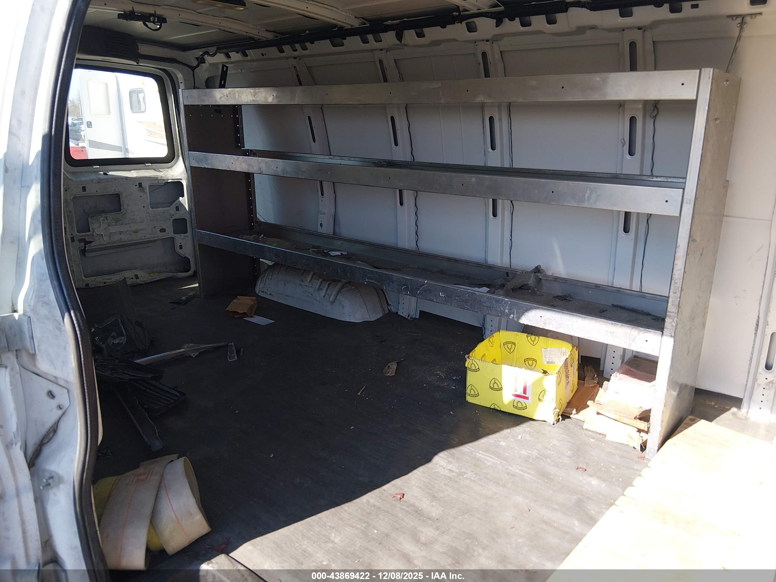 GMC SAVANA image 8