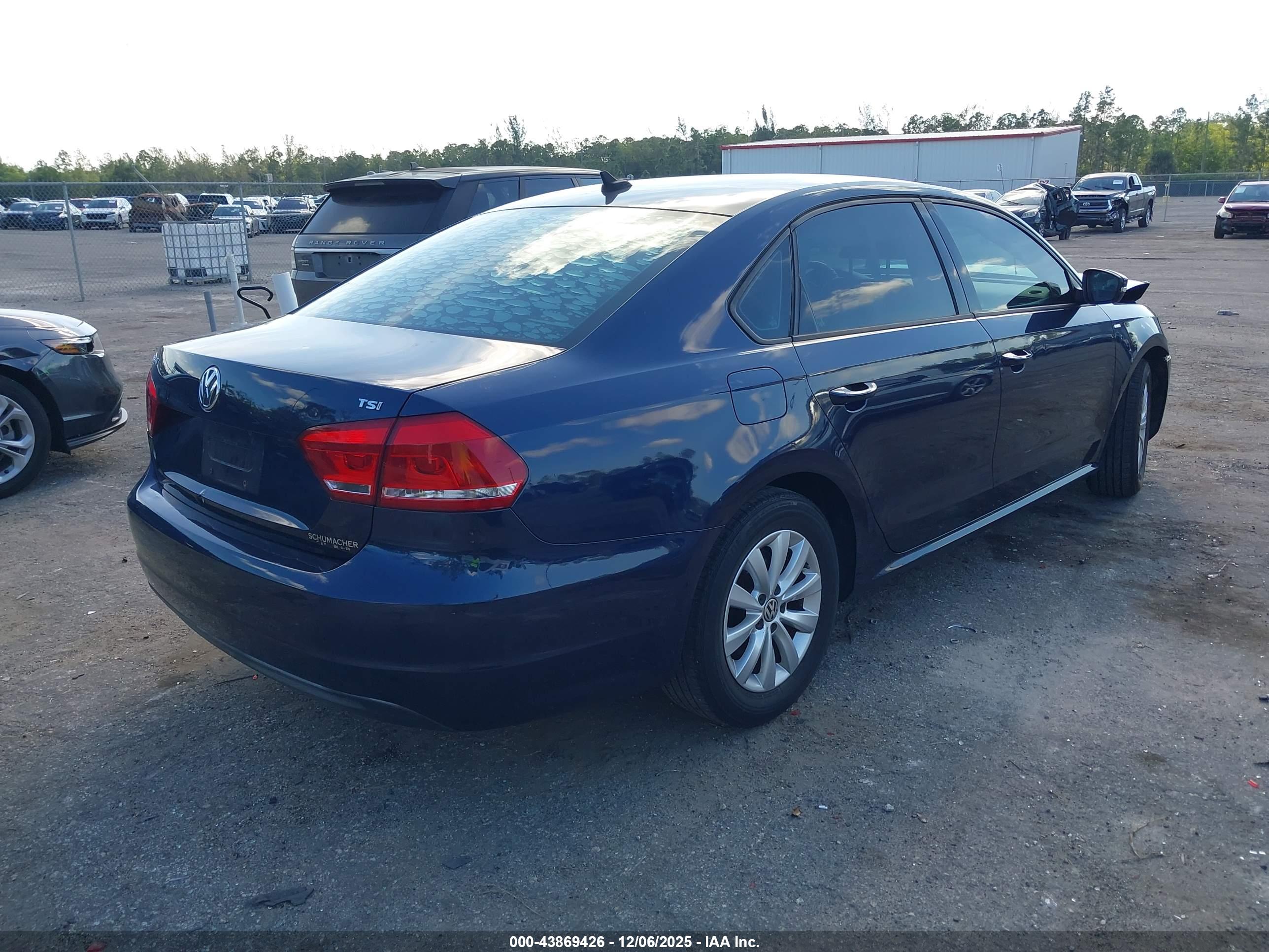 VOLKSWAGEN PASSAT image 4