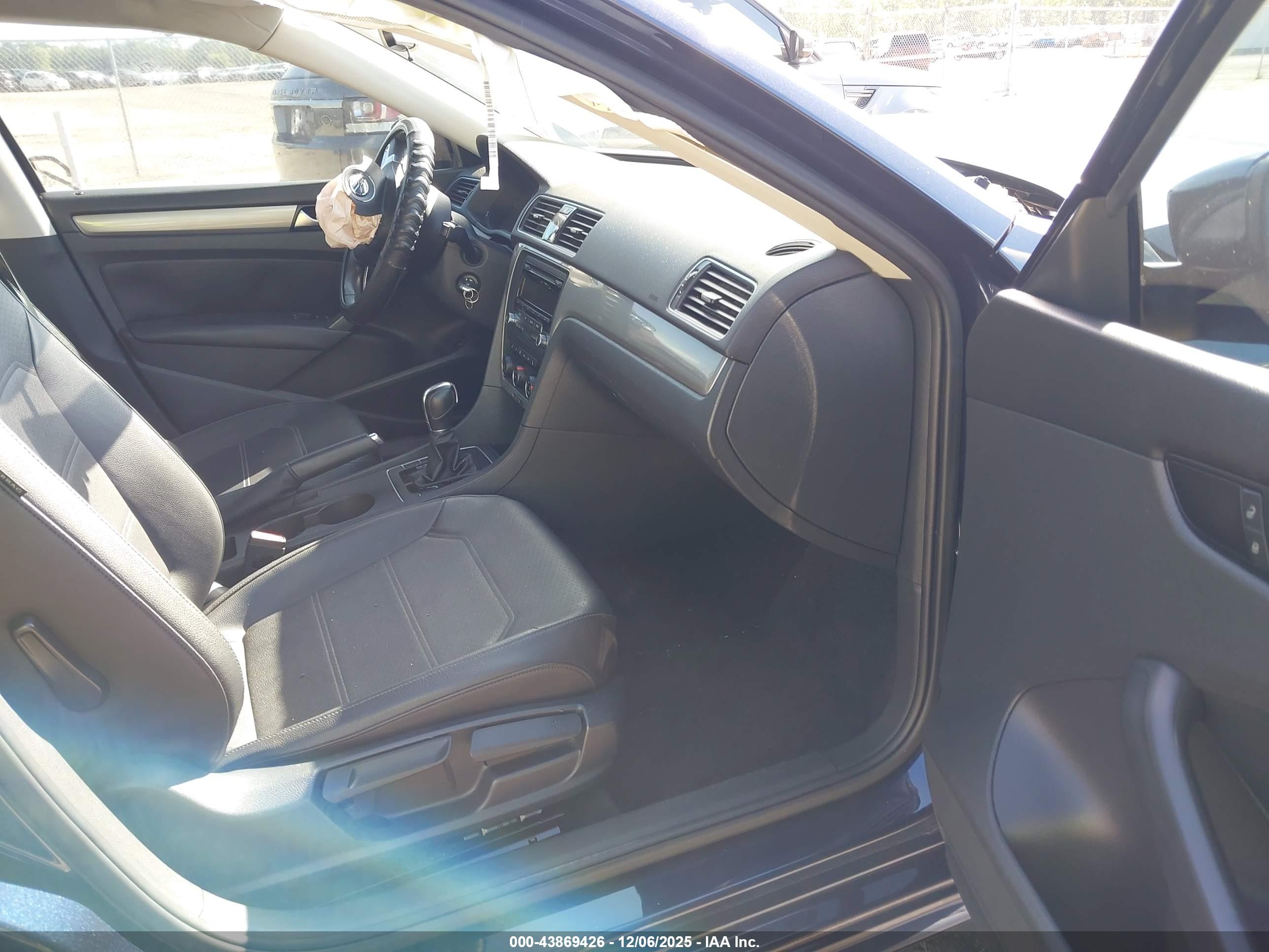 VOLKSWAGEN PASSAT image 5