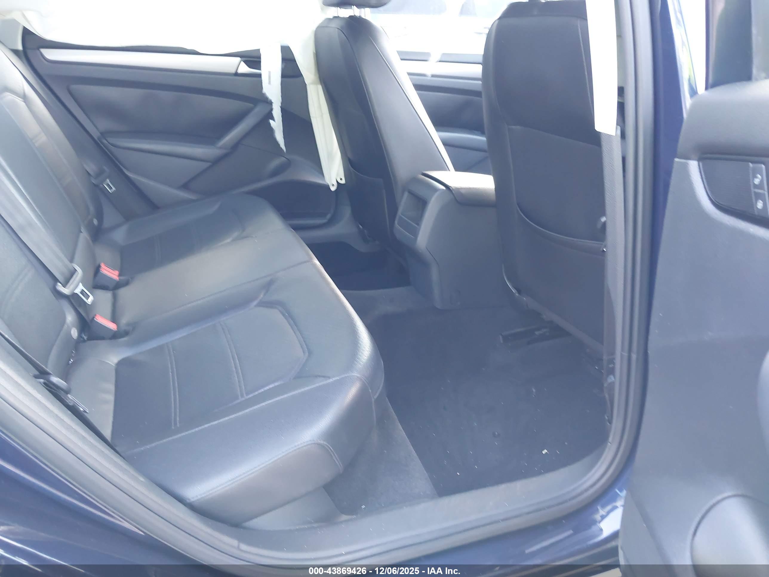 VOLKSWAGEN PASSAT image 8