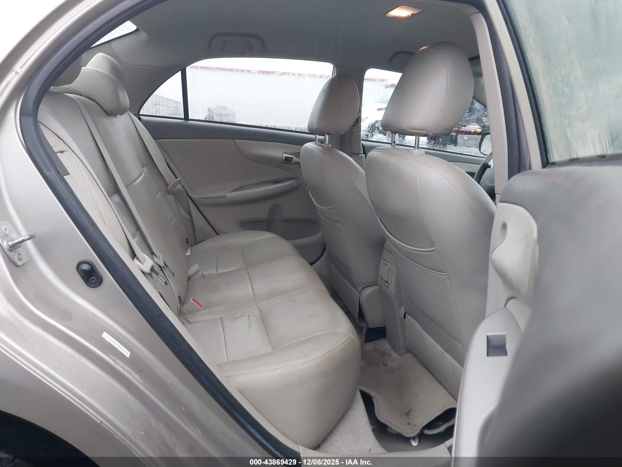 TOYOTA COROLLA image 8