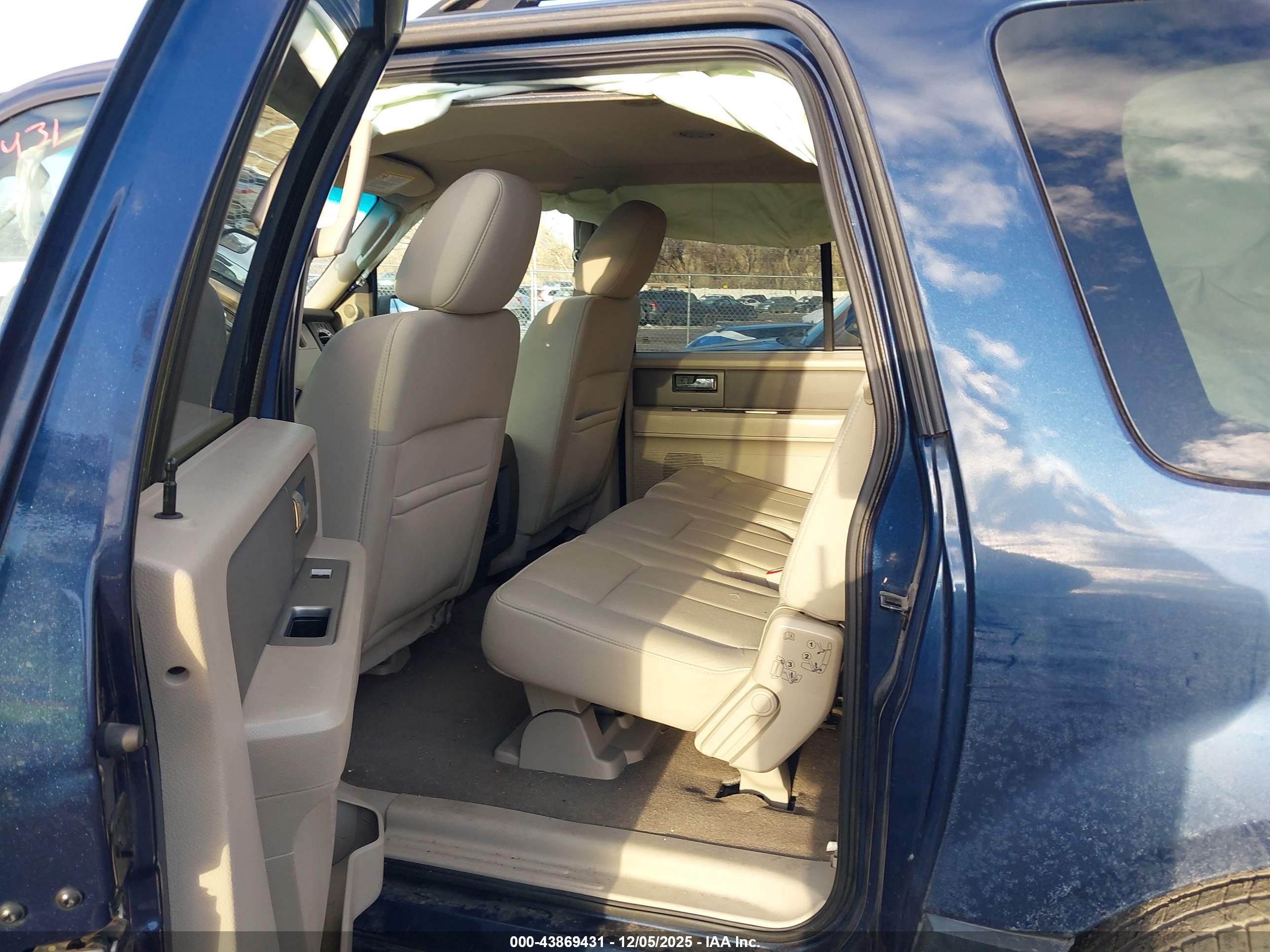 FORD EXPEDITION image 8