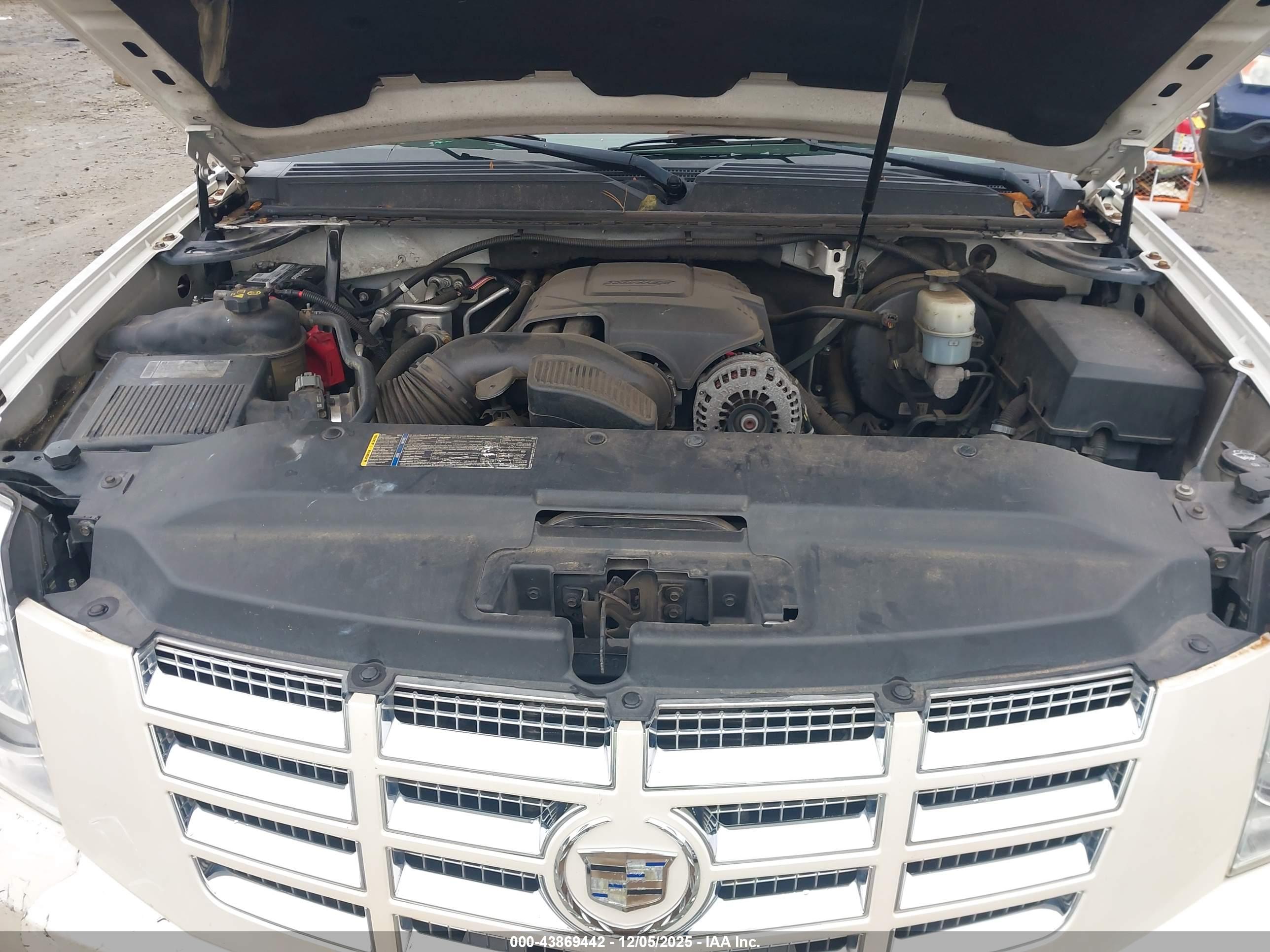 CADILLAC ESCALADE image 10