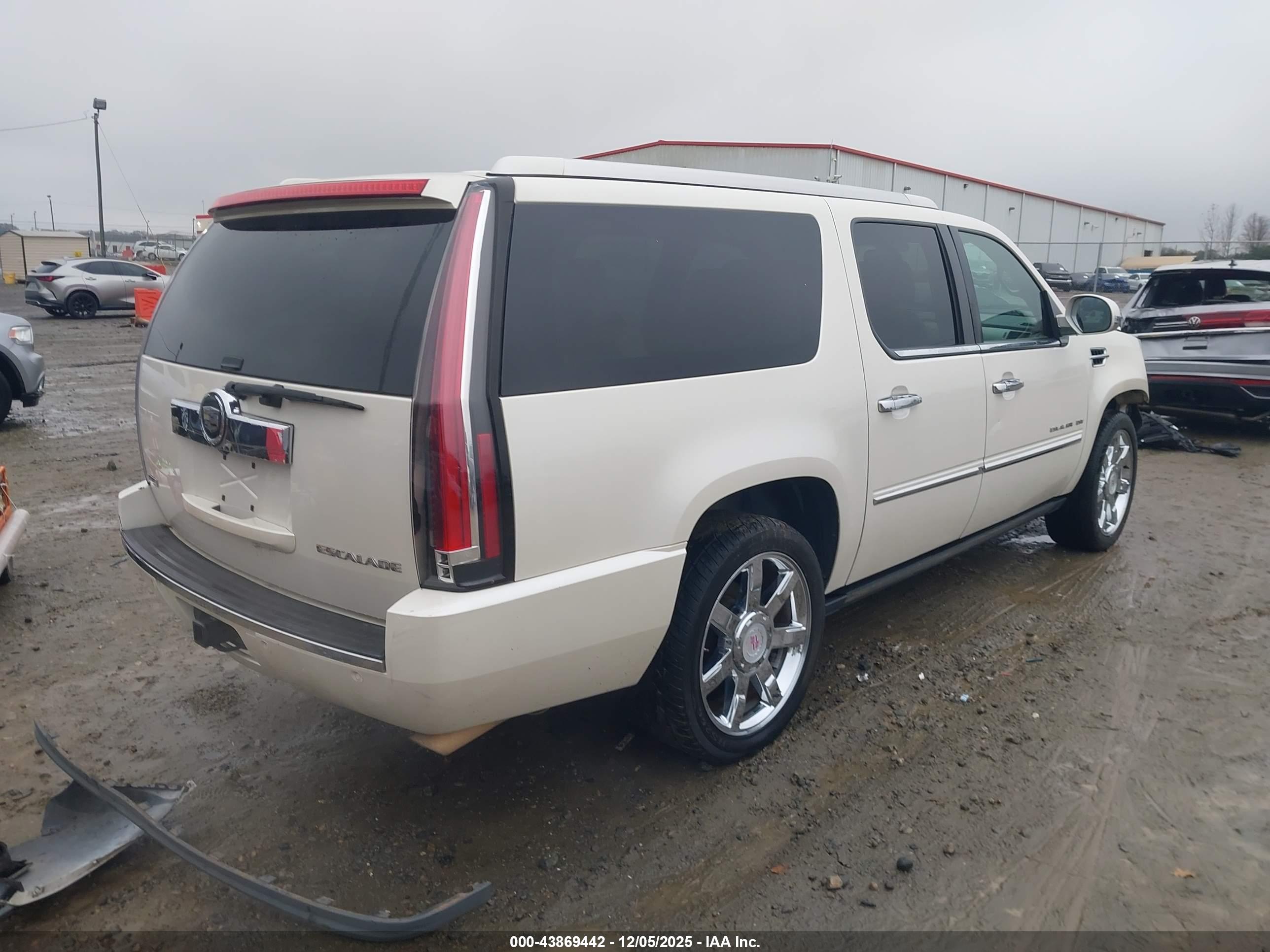 CADILLAC ESCALADE image 4