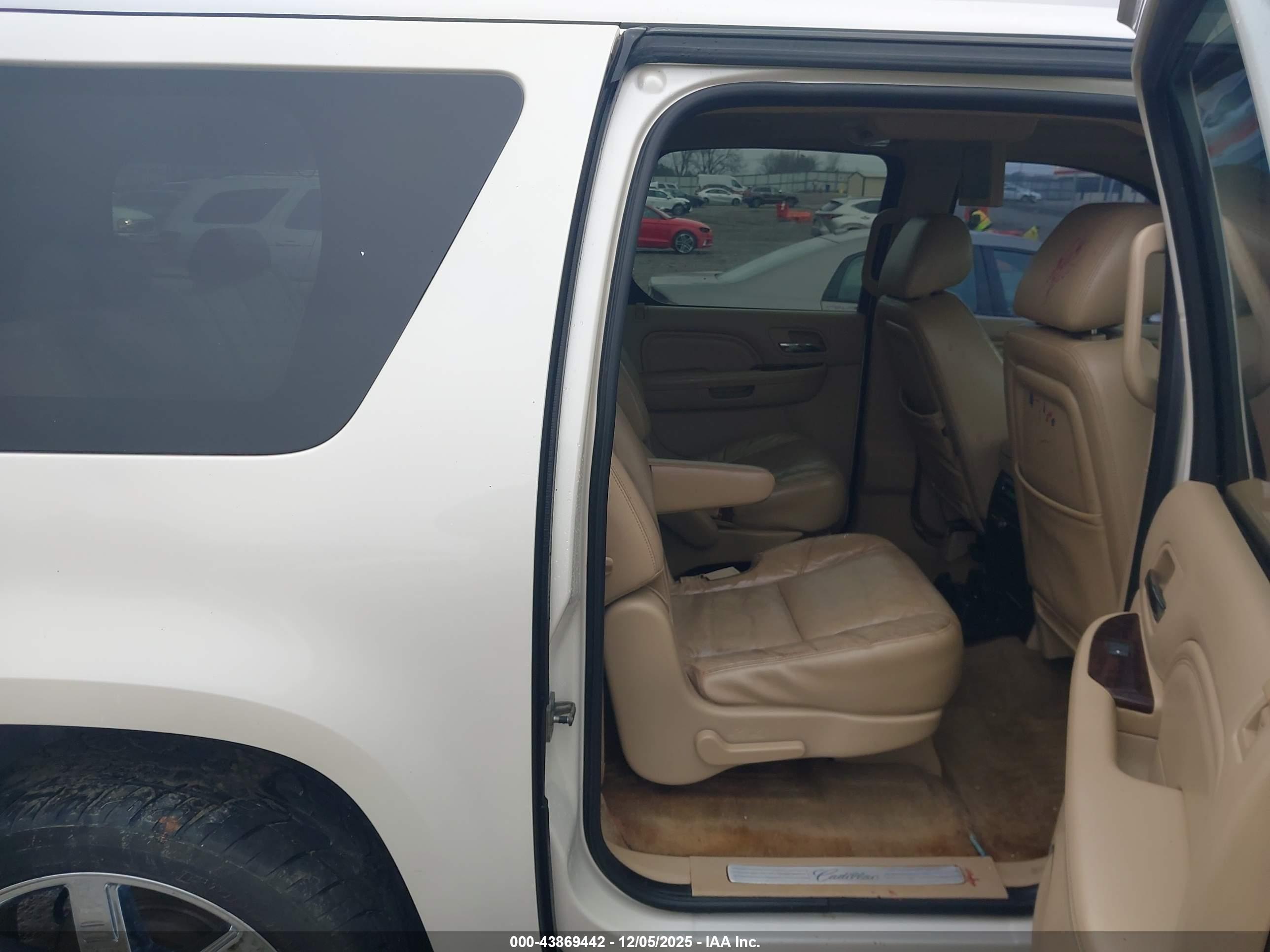 CADILLAC ESCALADE image 8