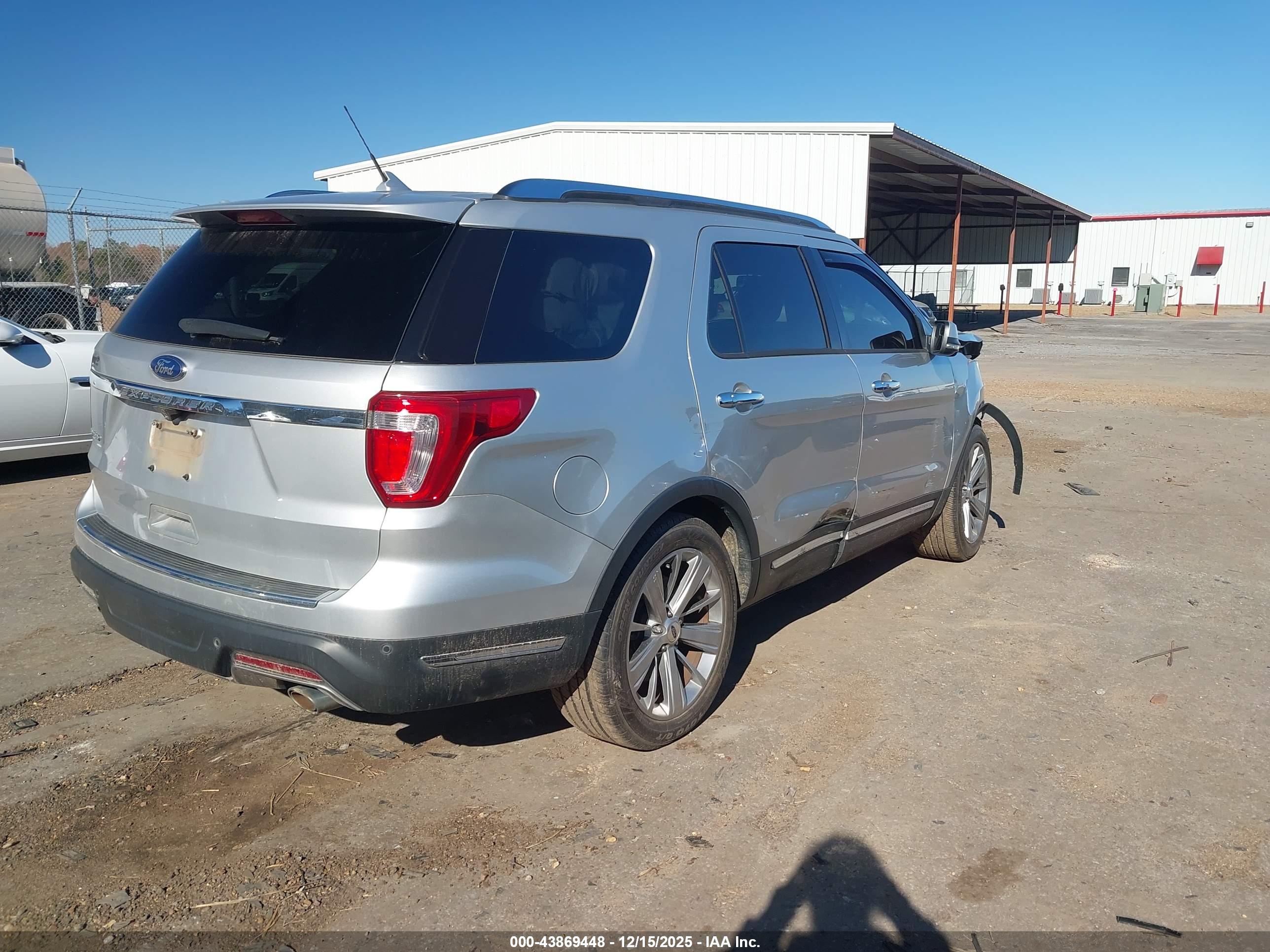 FORD EXPLORER image 4