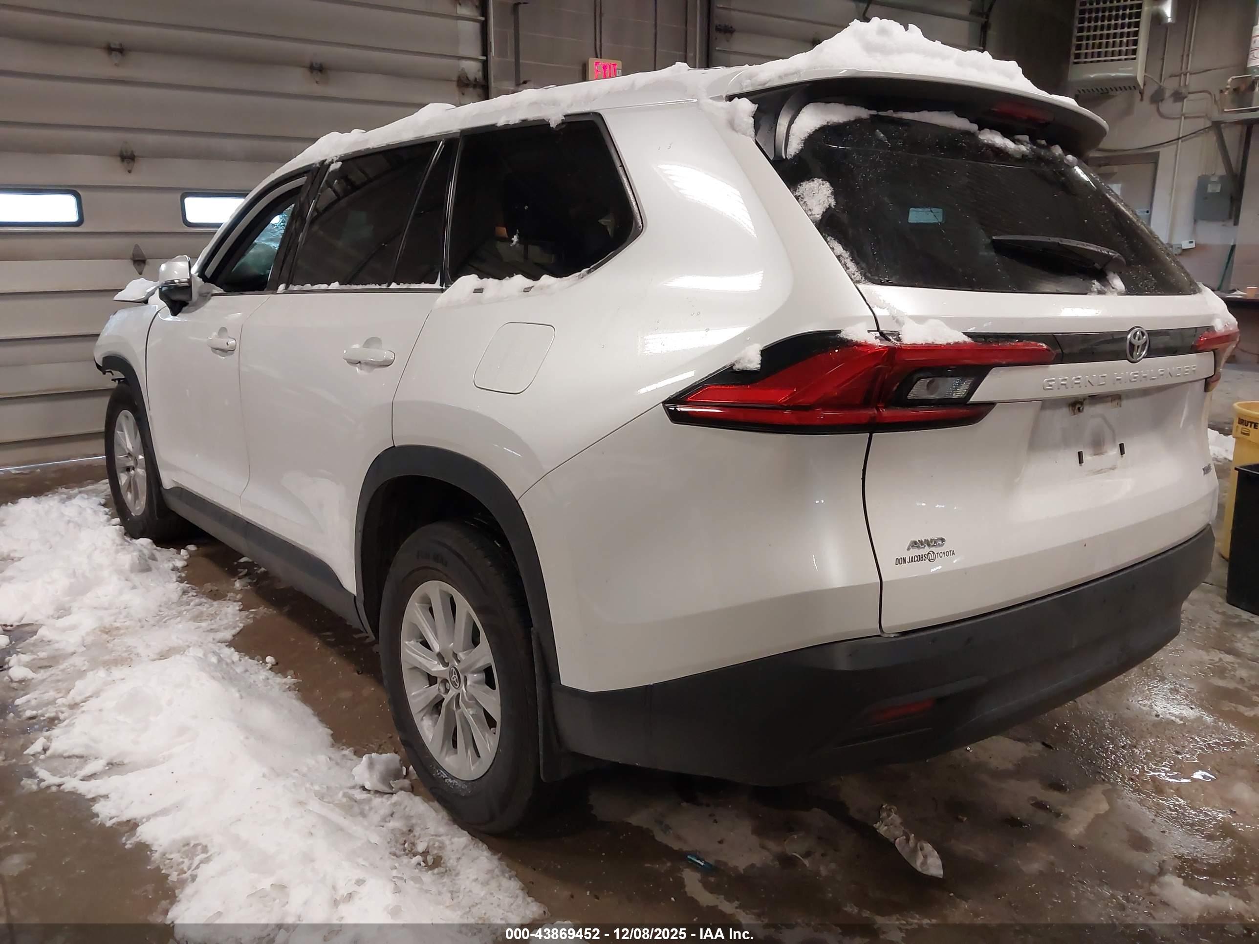 TOYOTA GRAND image 3
