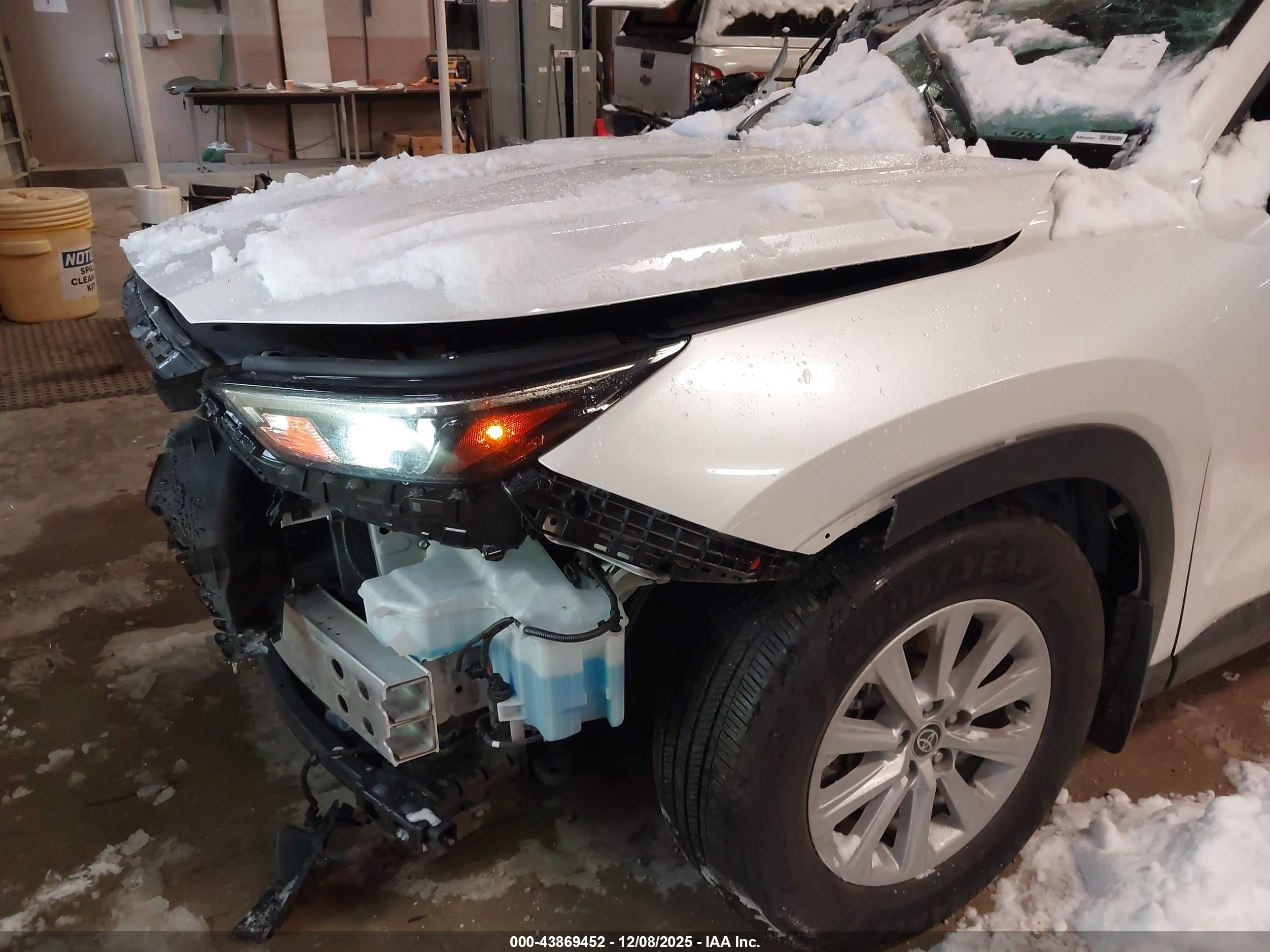 TOYOTA GRAND image 6