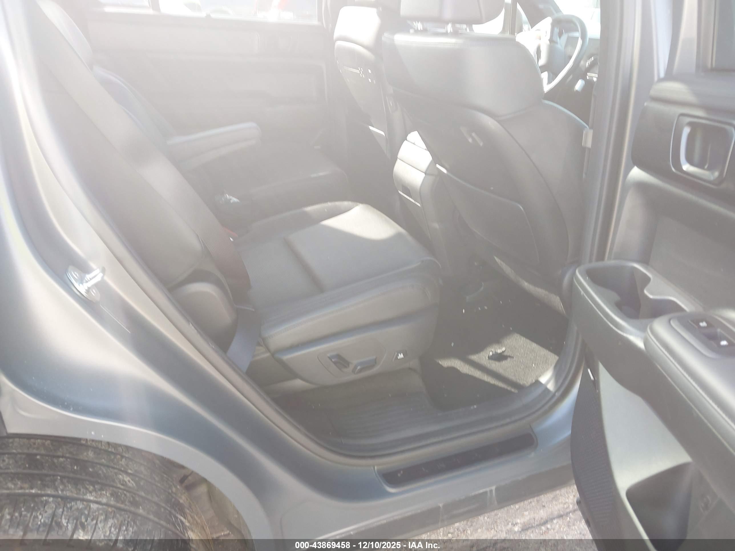 HYUNDAI SANTA image 8