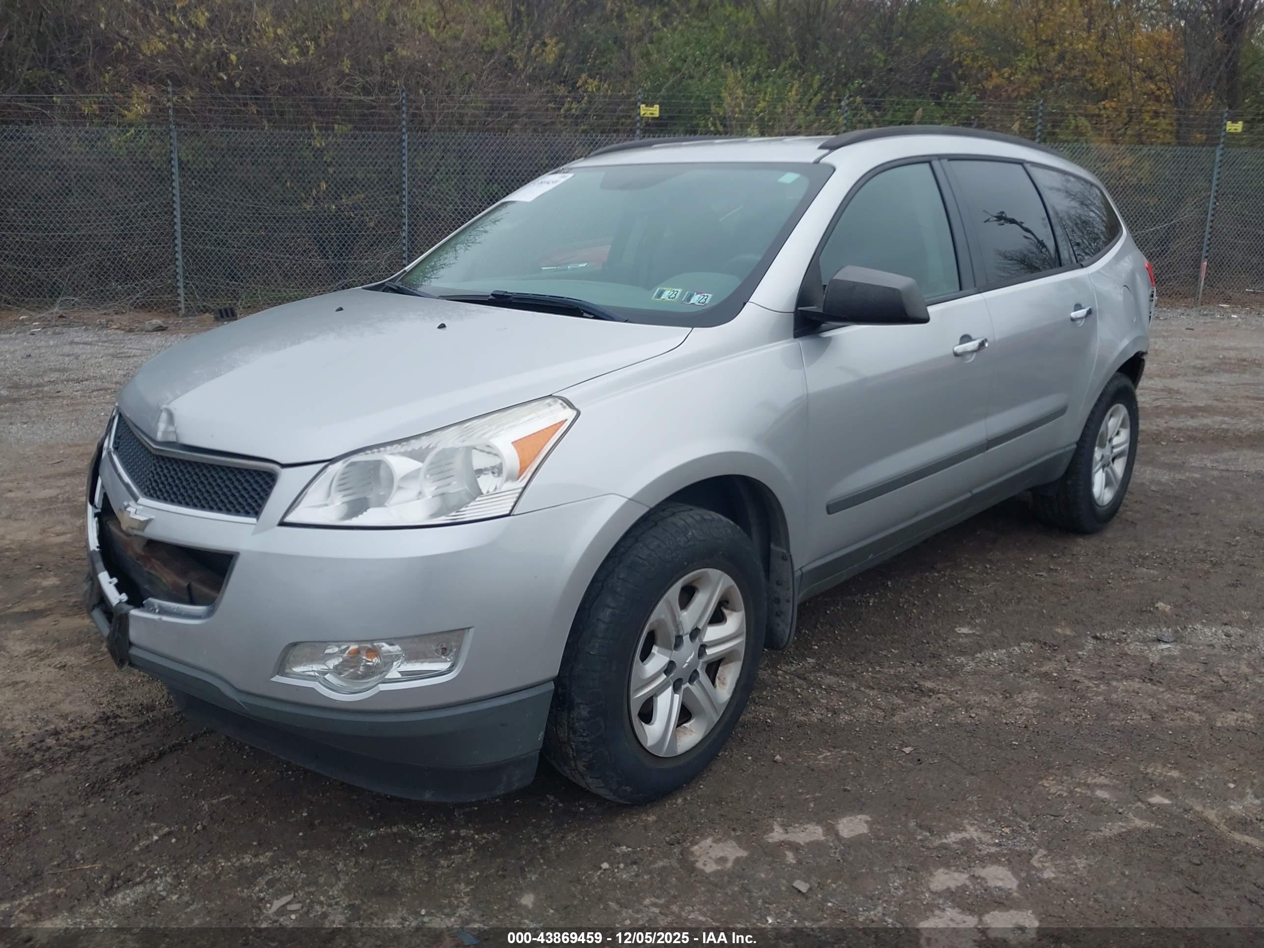 CHEVROLET TRAVERSE image 2