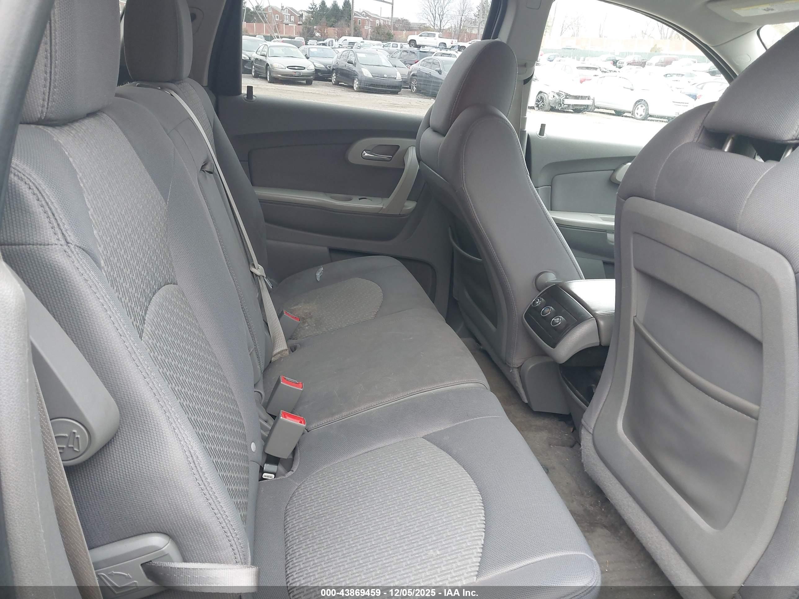 CHEVROLET TRAVERSE image 8