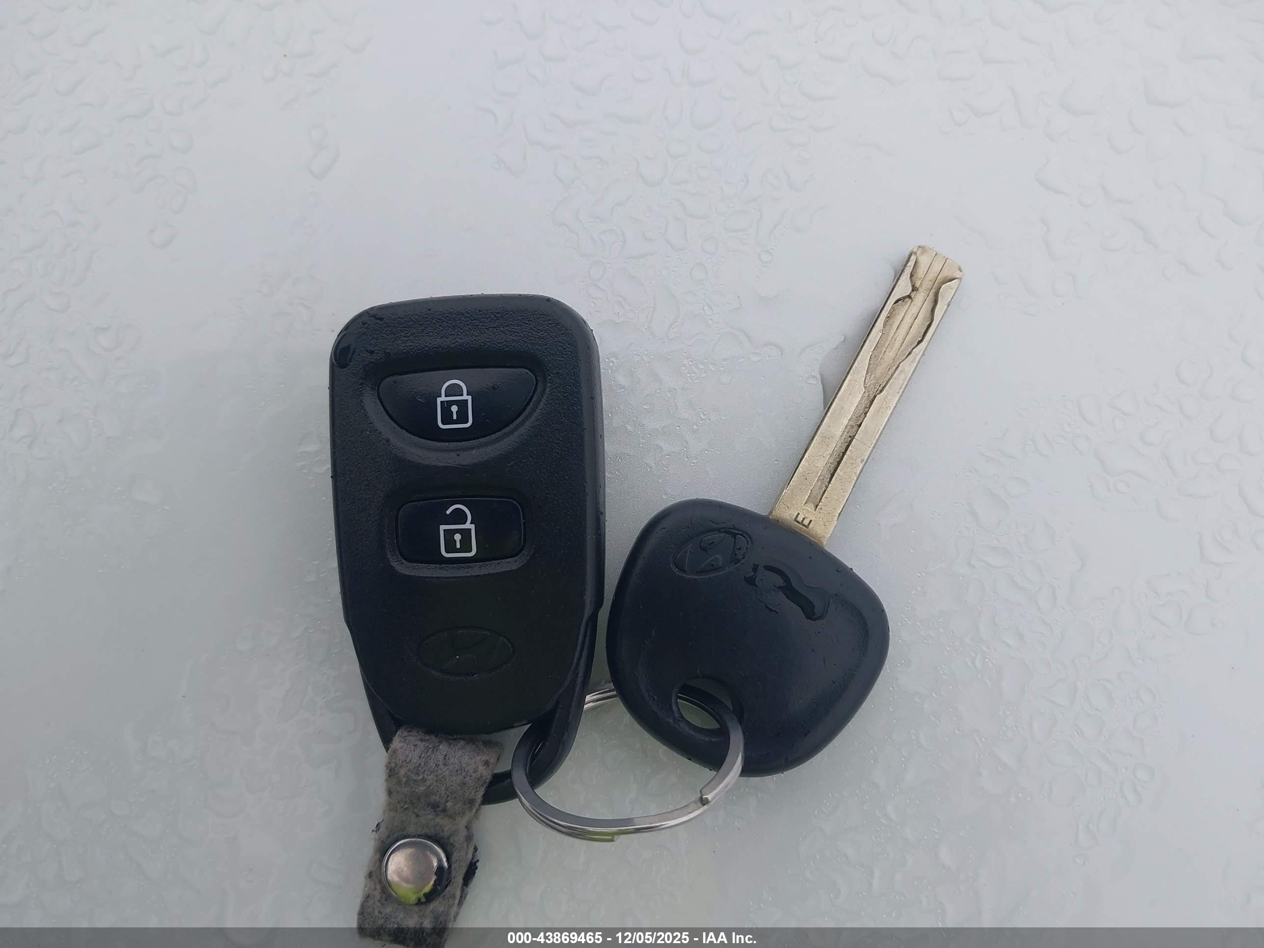 HYUNDAI TUCSON image 11
