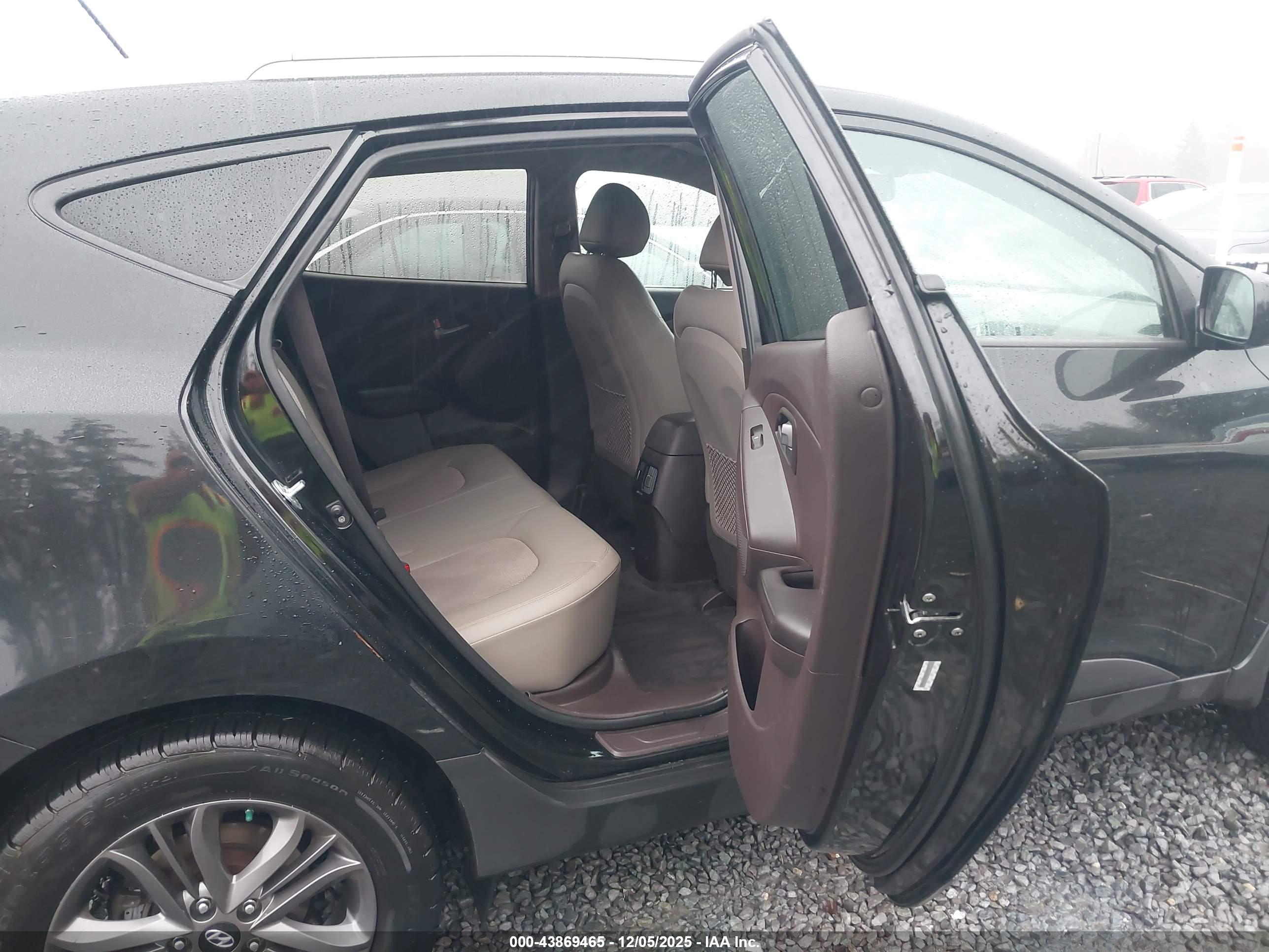 HYUNDAI TUCSON image 8