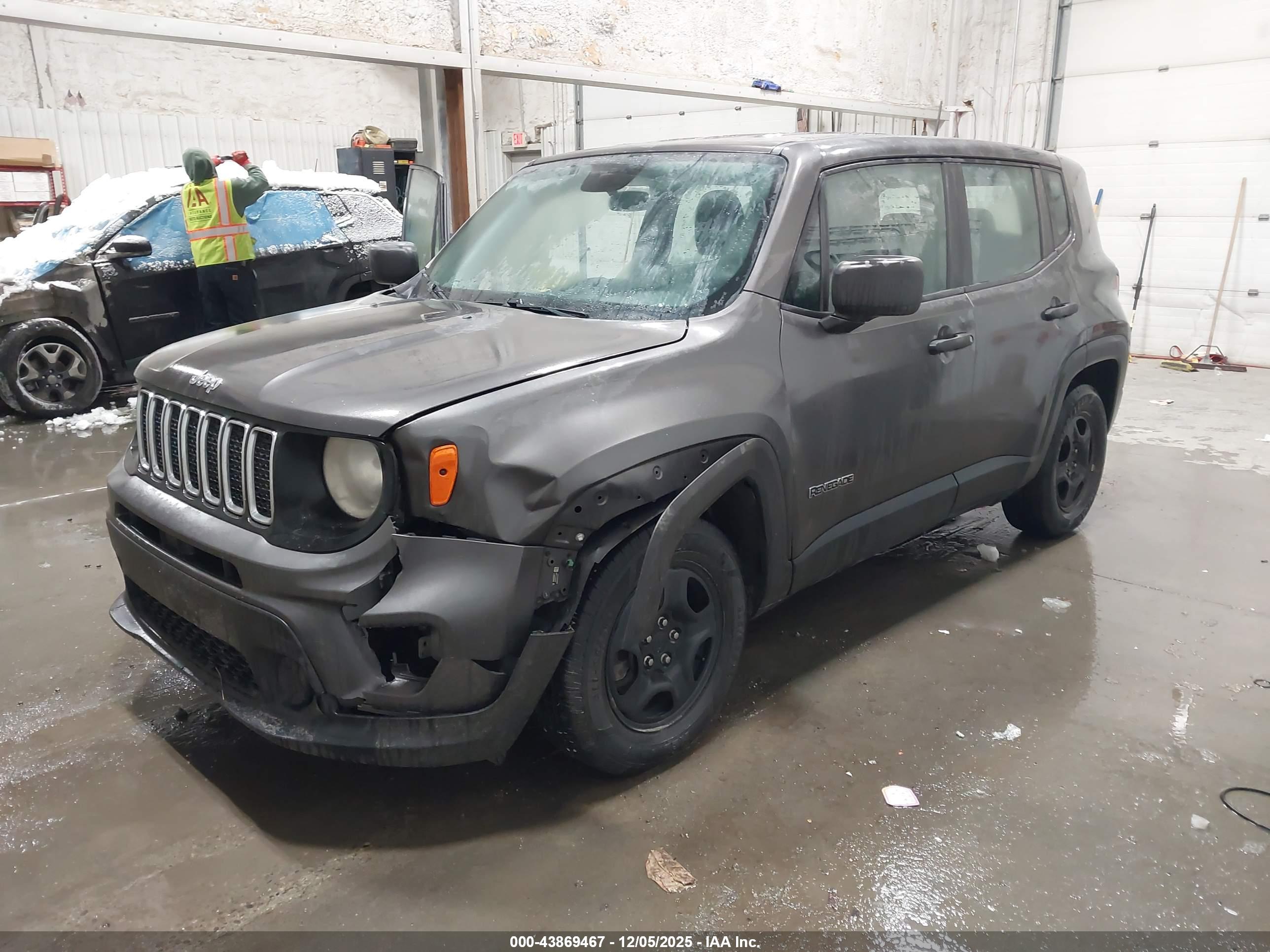 JEEP RENEGADE image 2