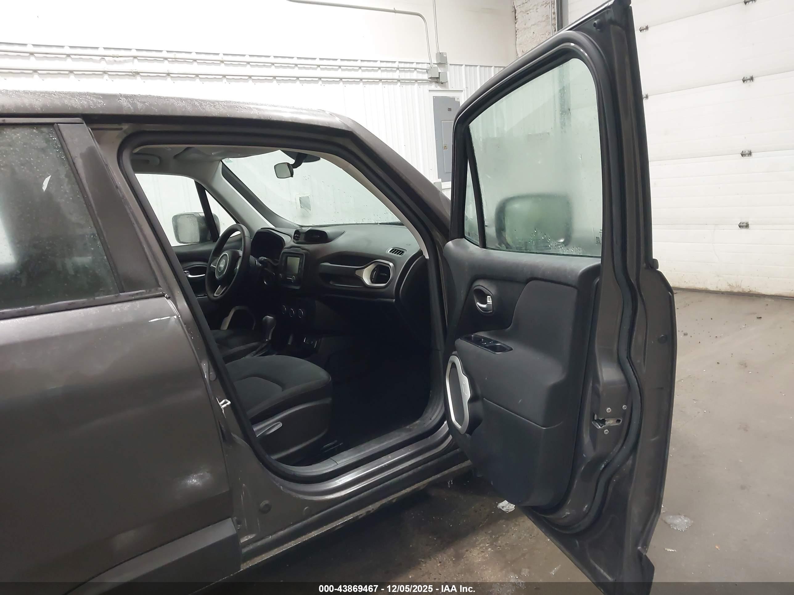 JEEP RENEGADE image 5