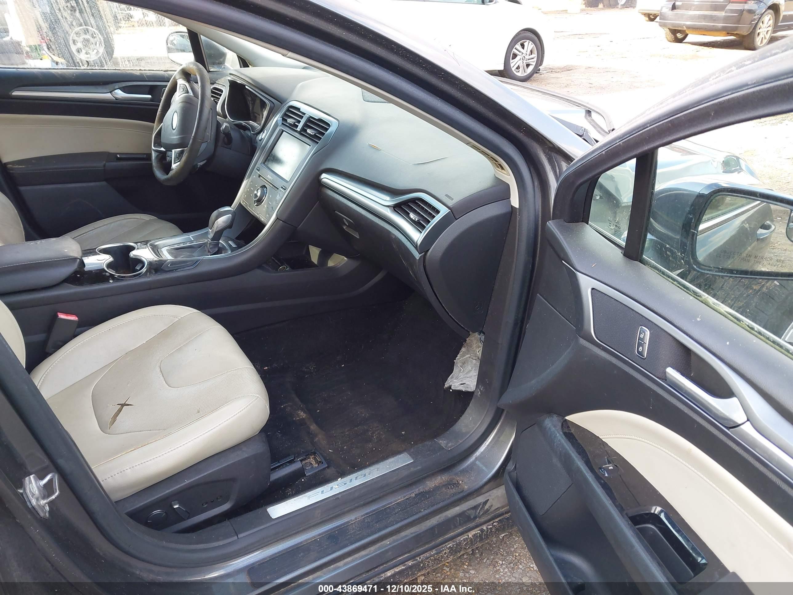 FORD FUSION image 5