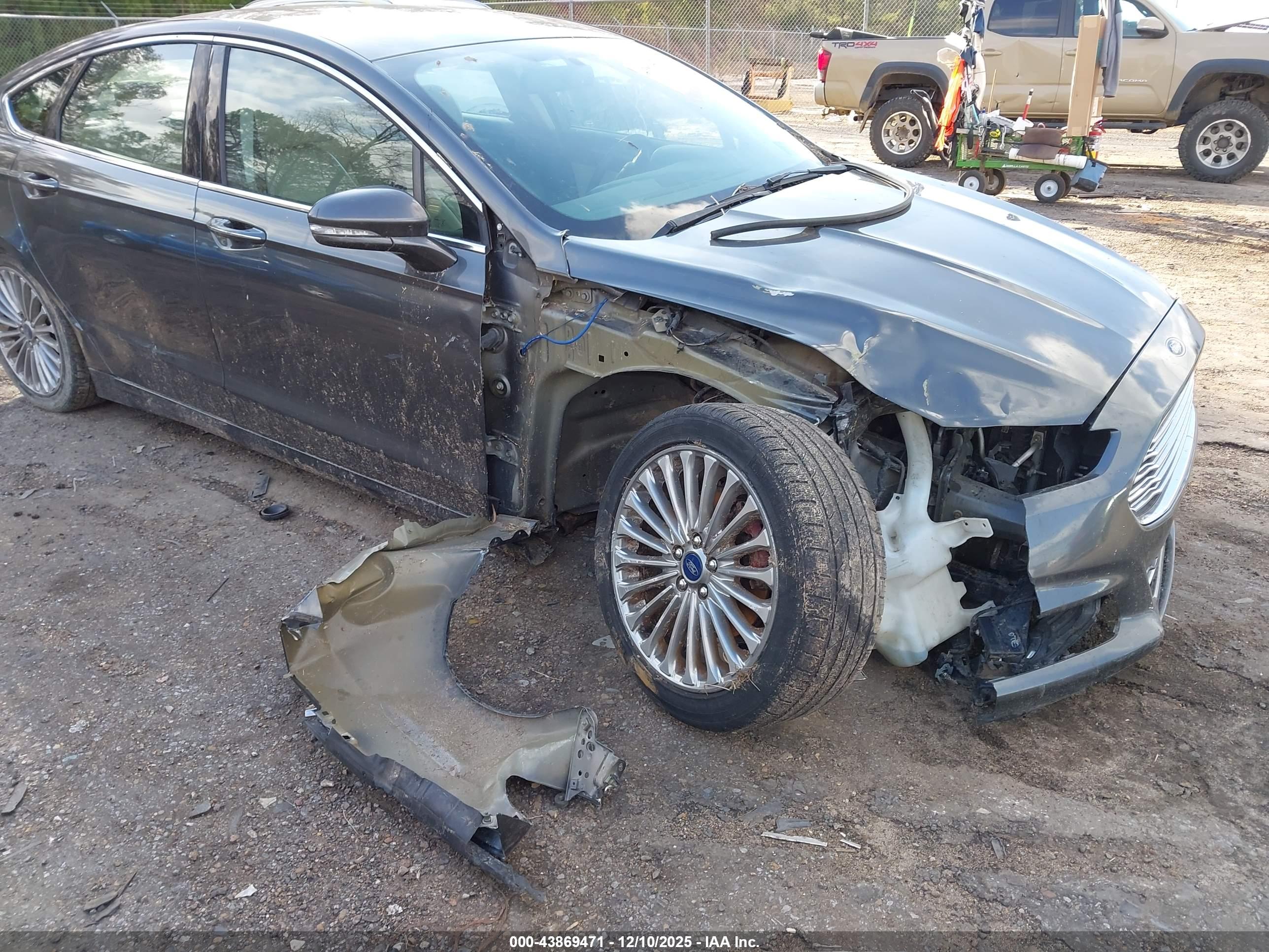 FORD FUSION image 6