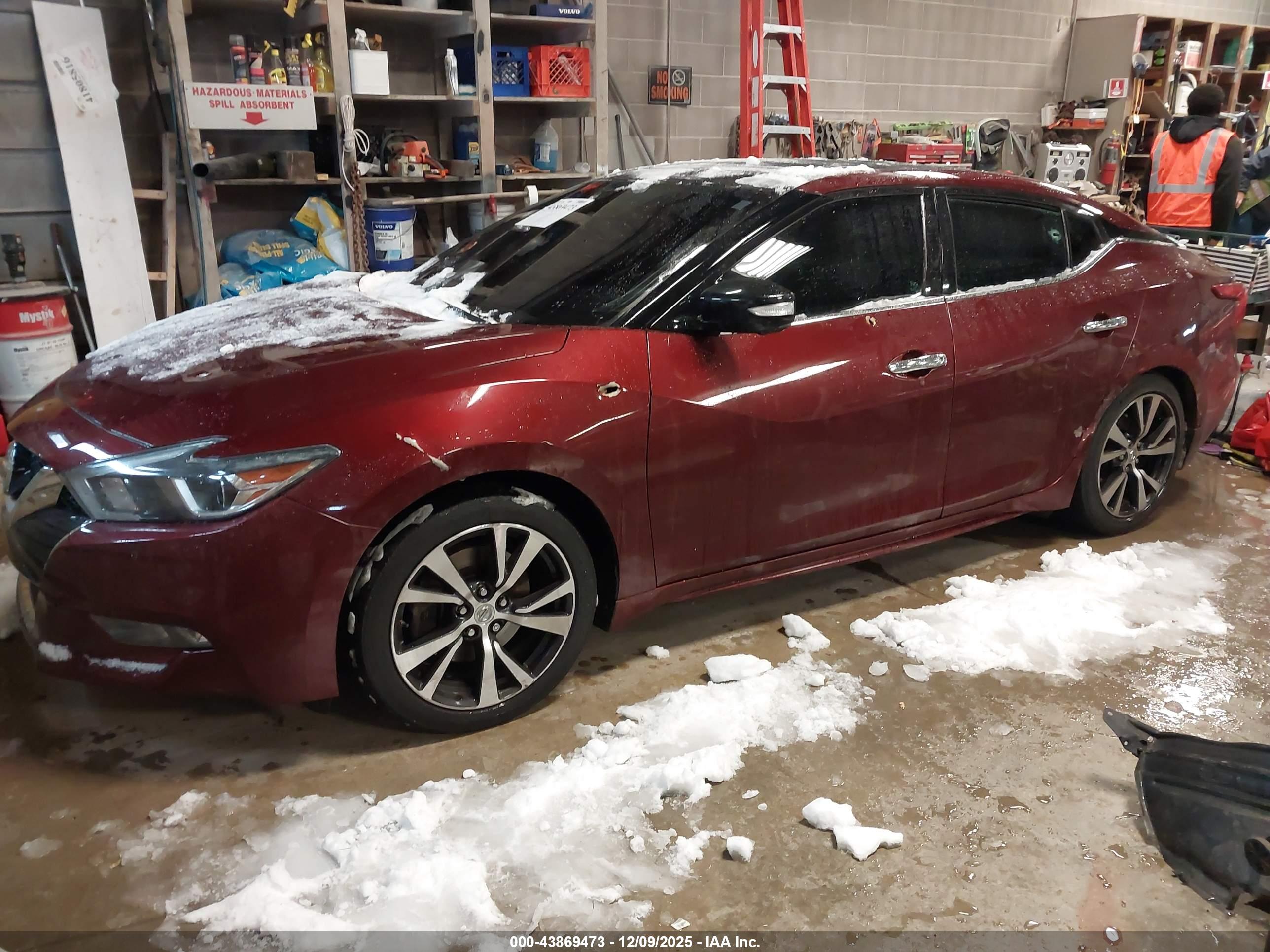NISSAN MAXIMA image 2