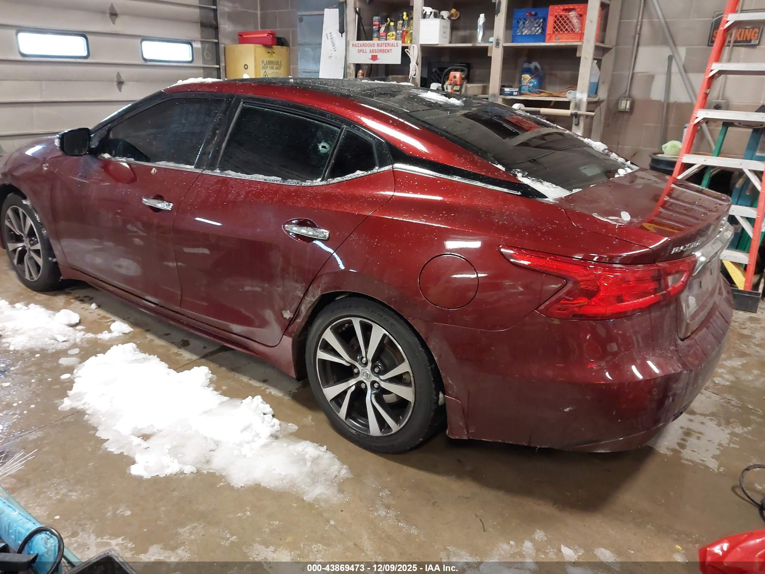 NISSAN MAXIMA image 3