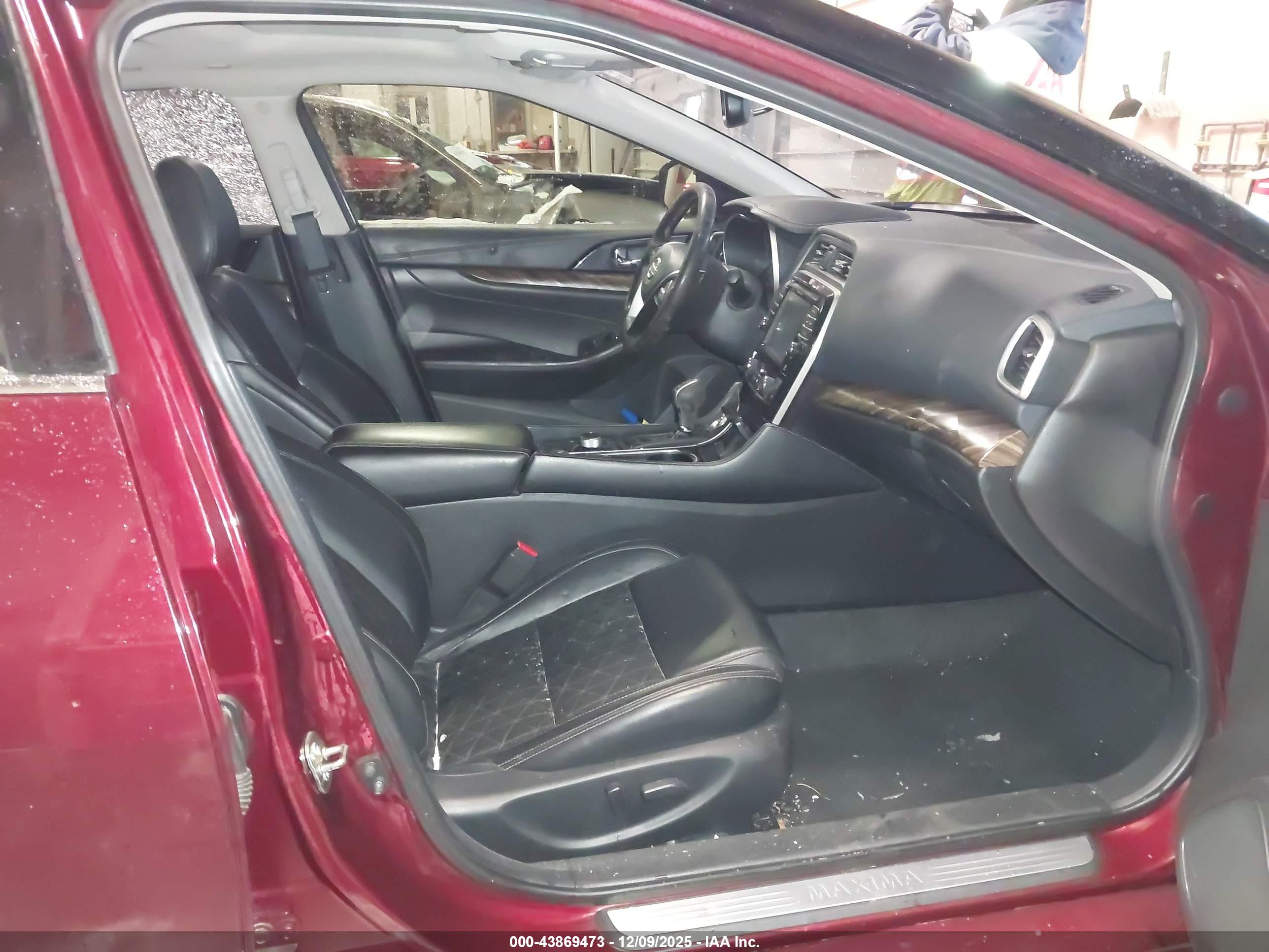 NISSAN MAXIMA image 5