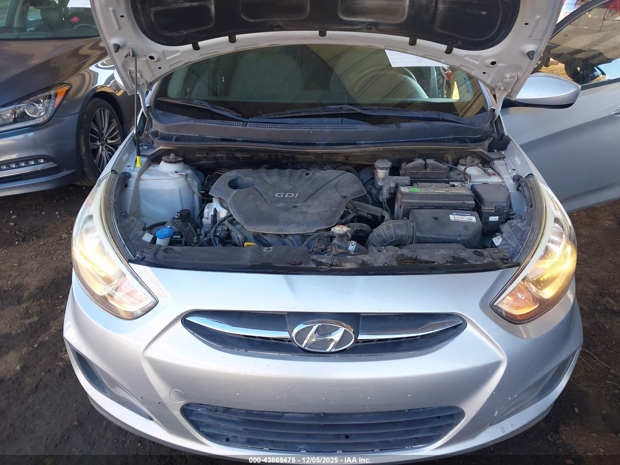 HYUNDAI ACCENT image 10