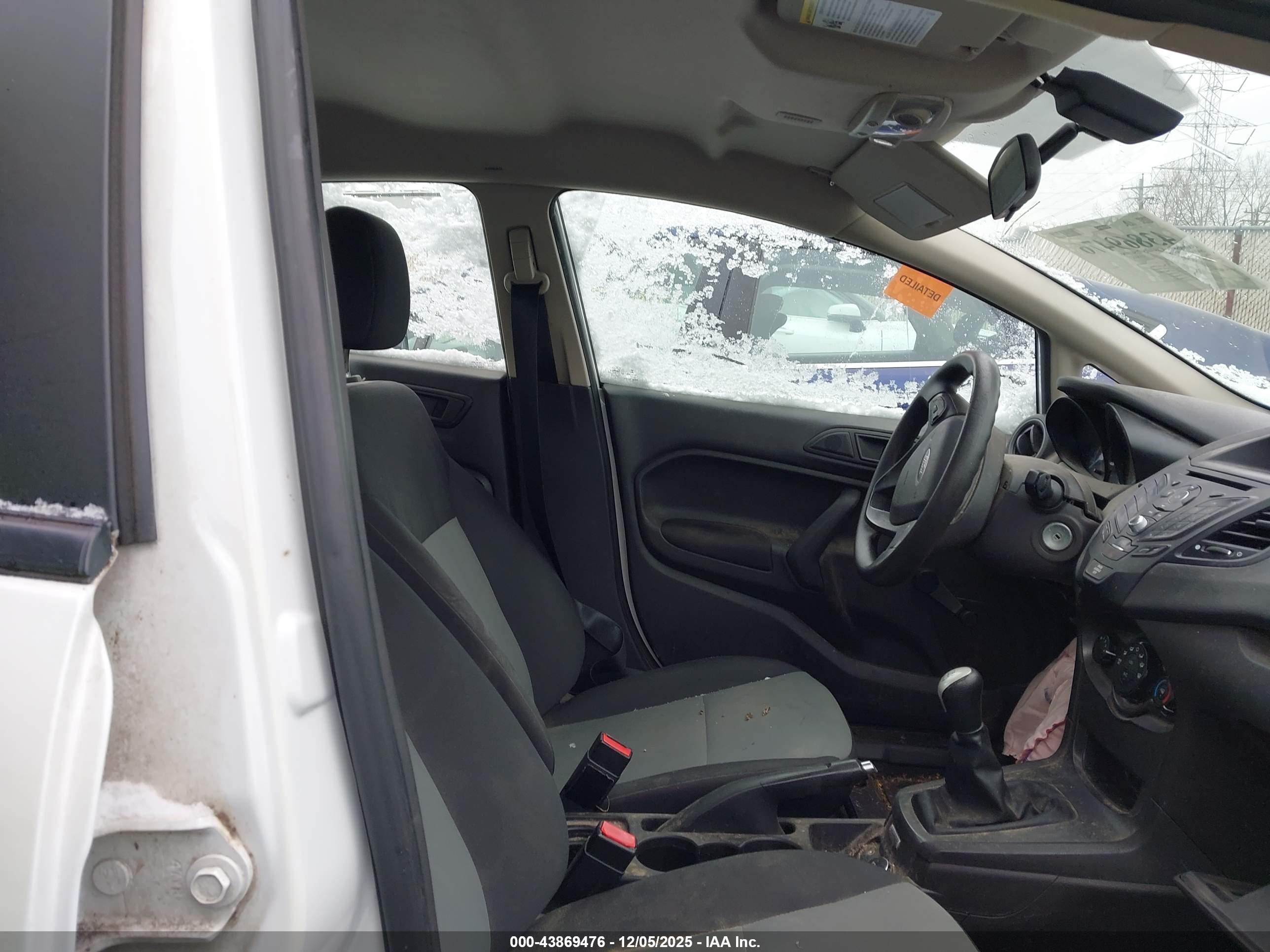 FORD FIESTA image 5