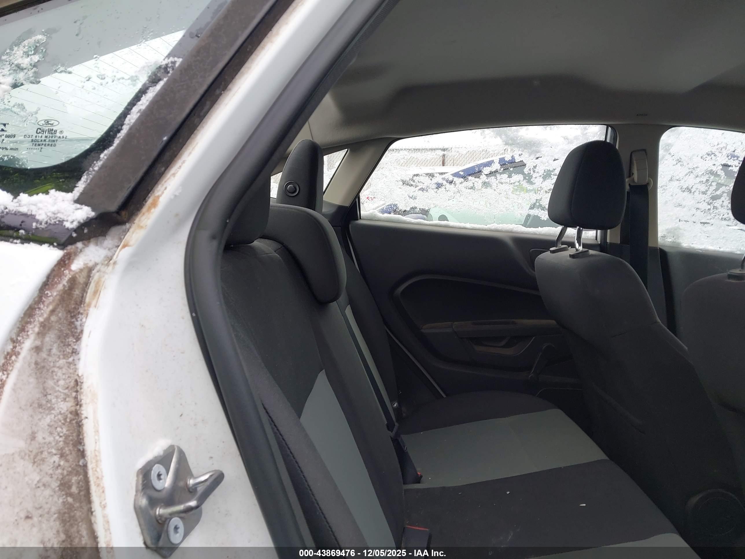 FORD FIESTA image 8