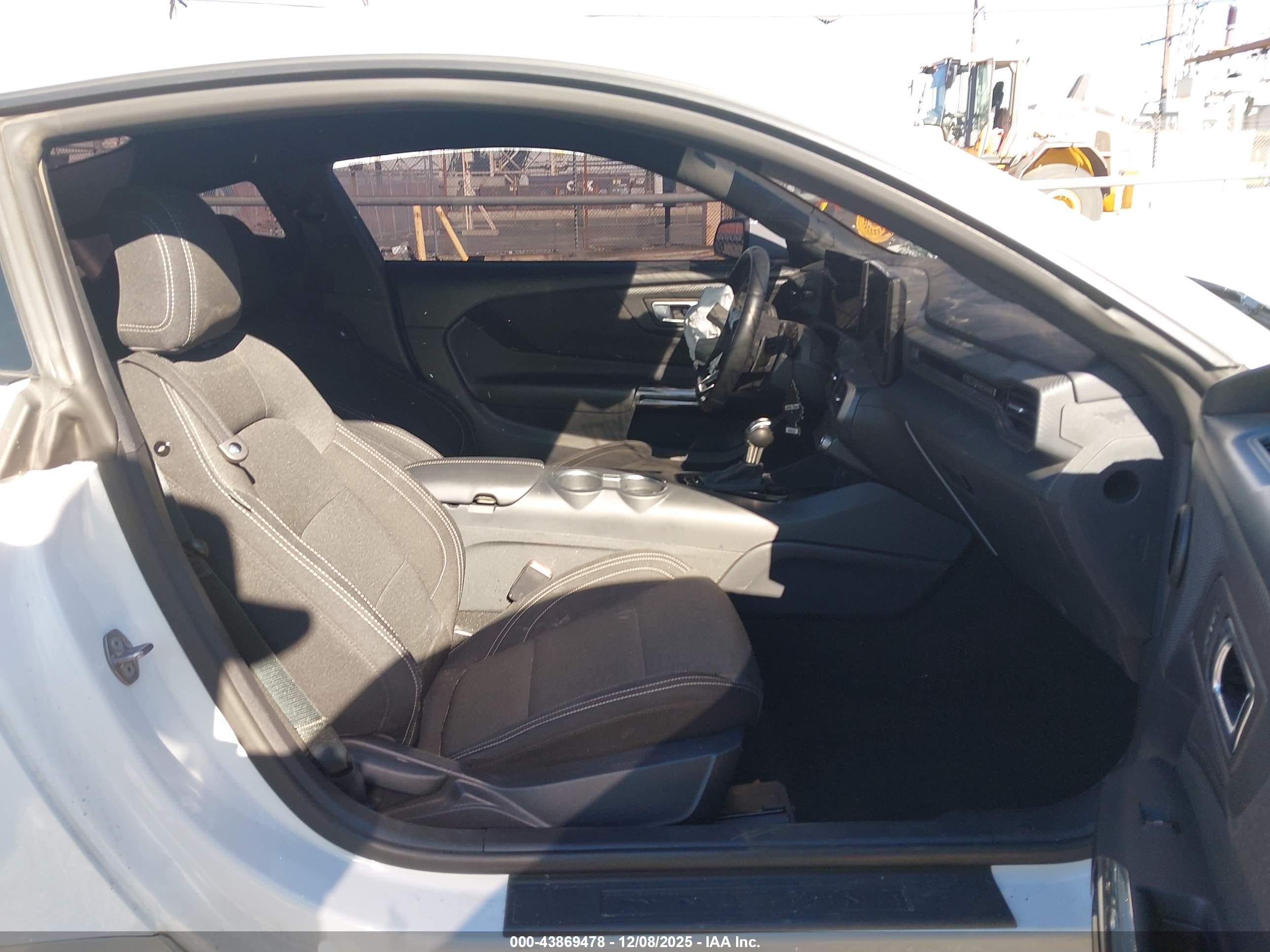 FORD MUSTANG image 5