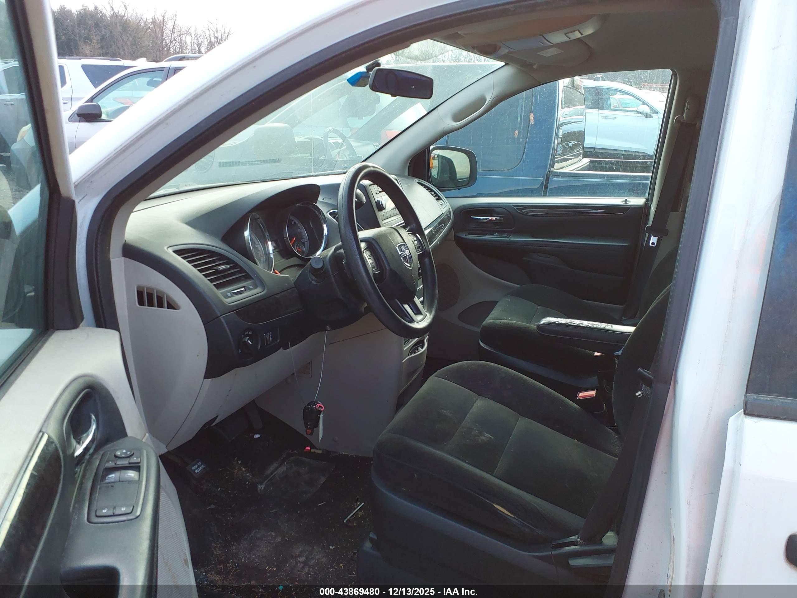 DODGE GRAND image 5