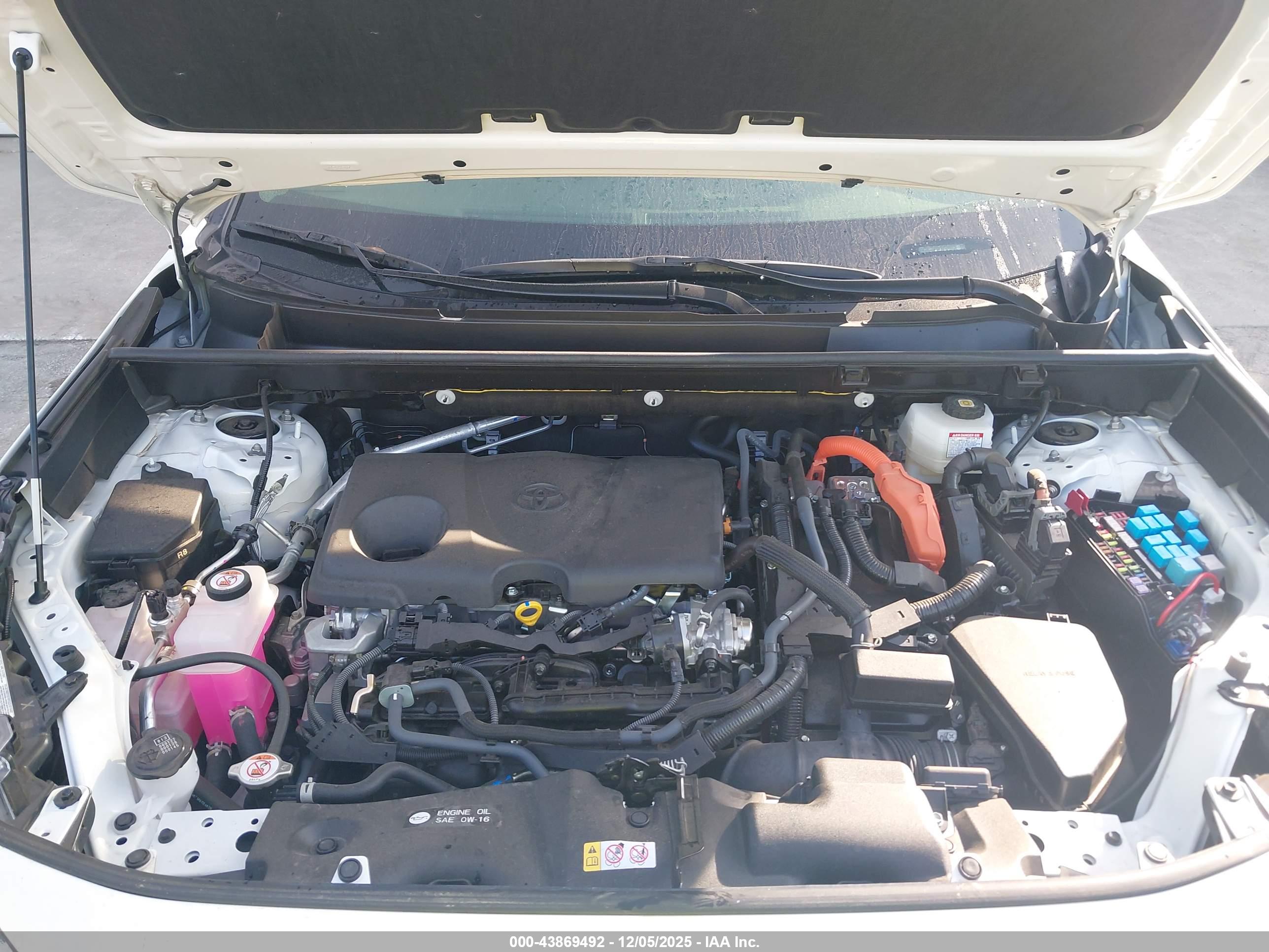 TOYOTA RAV4 image 10