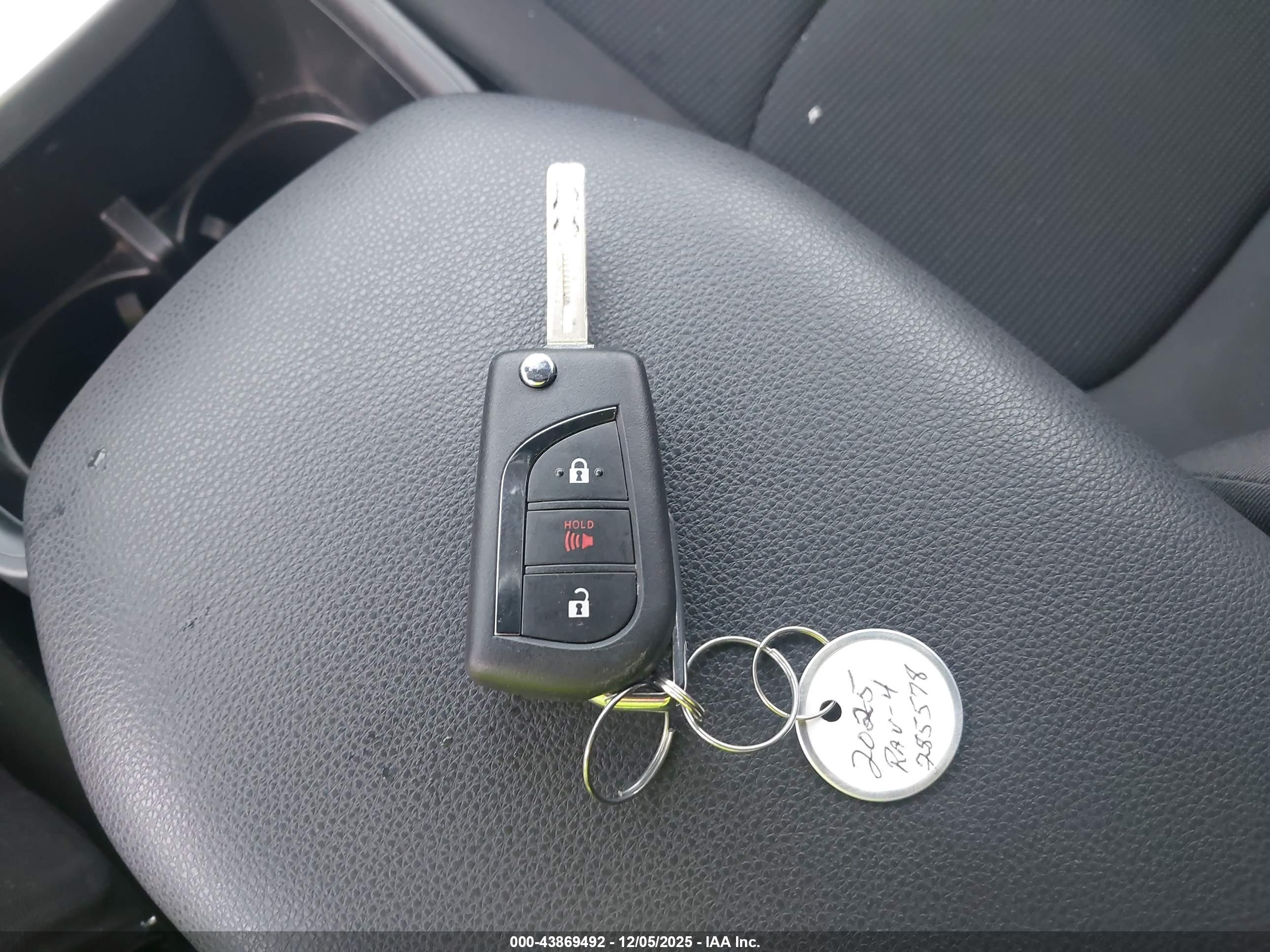TOYOTA RAV4 image 11